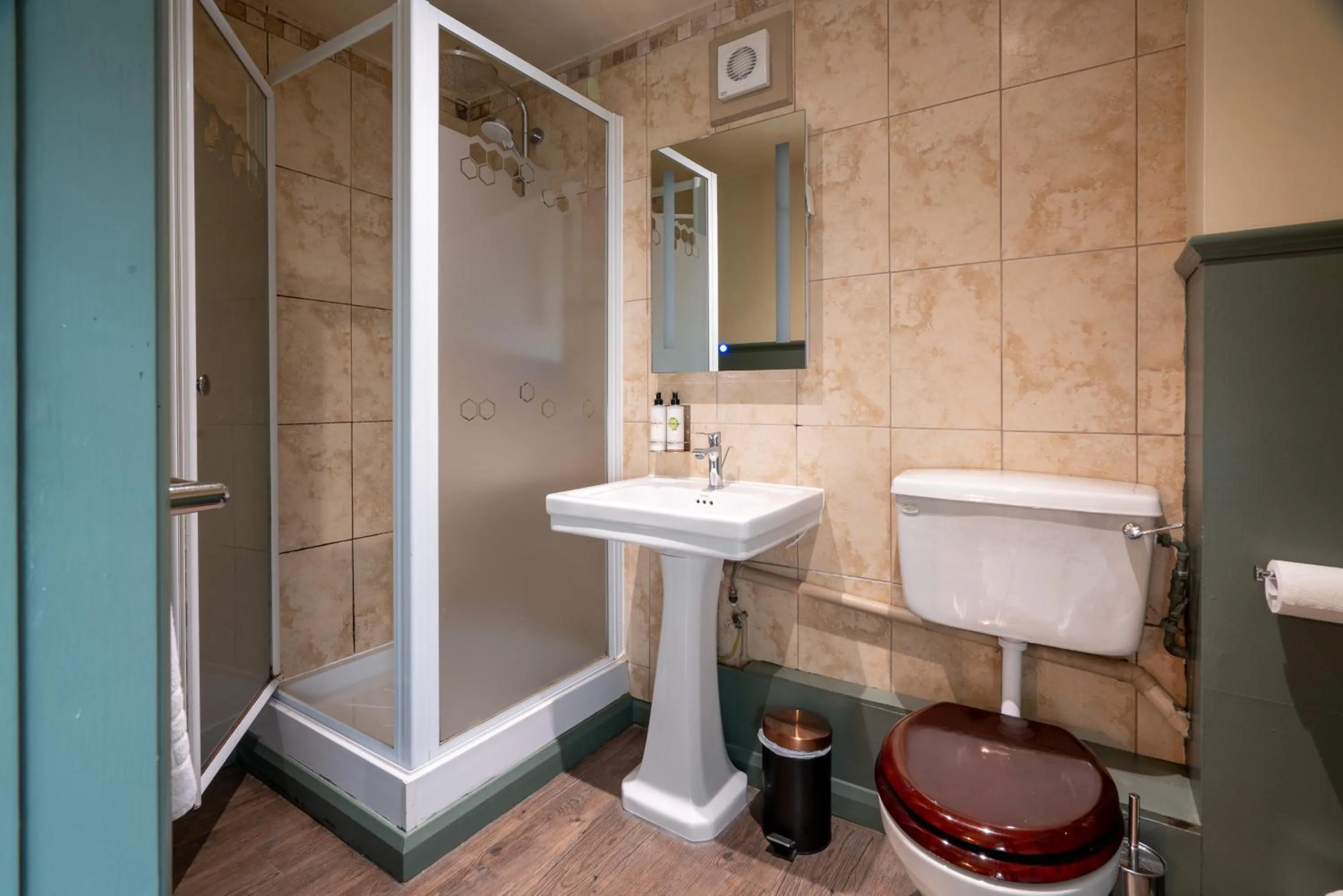 Shower in Bourne Valley Inn