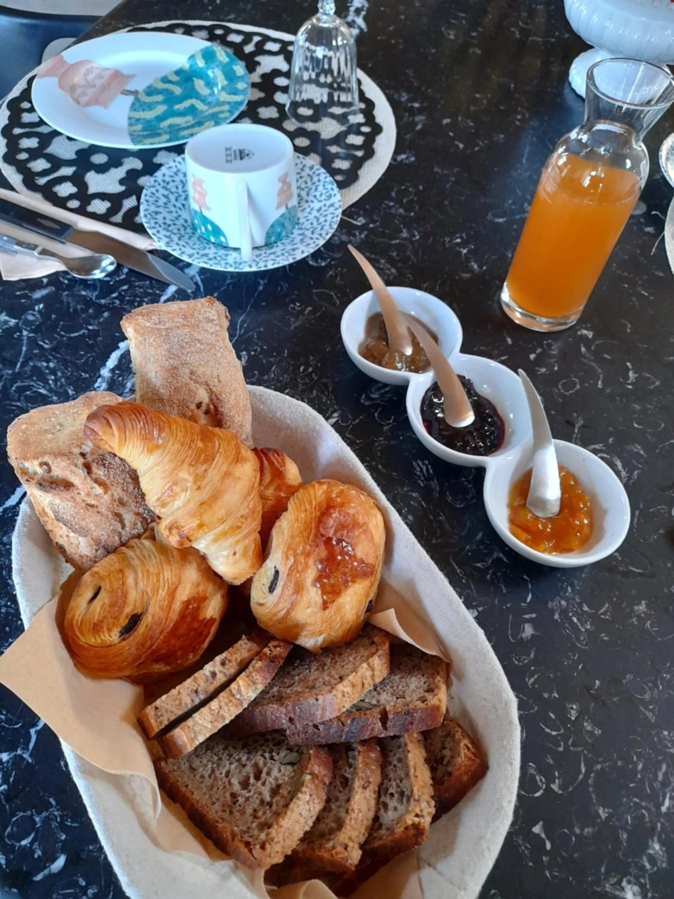 Continental breakfast in La Sellerie