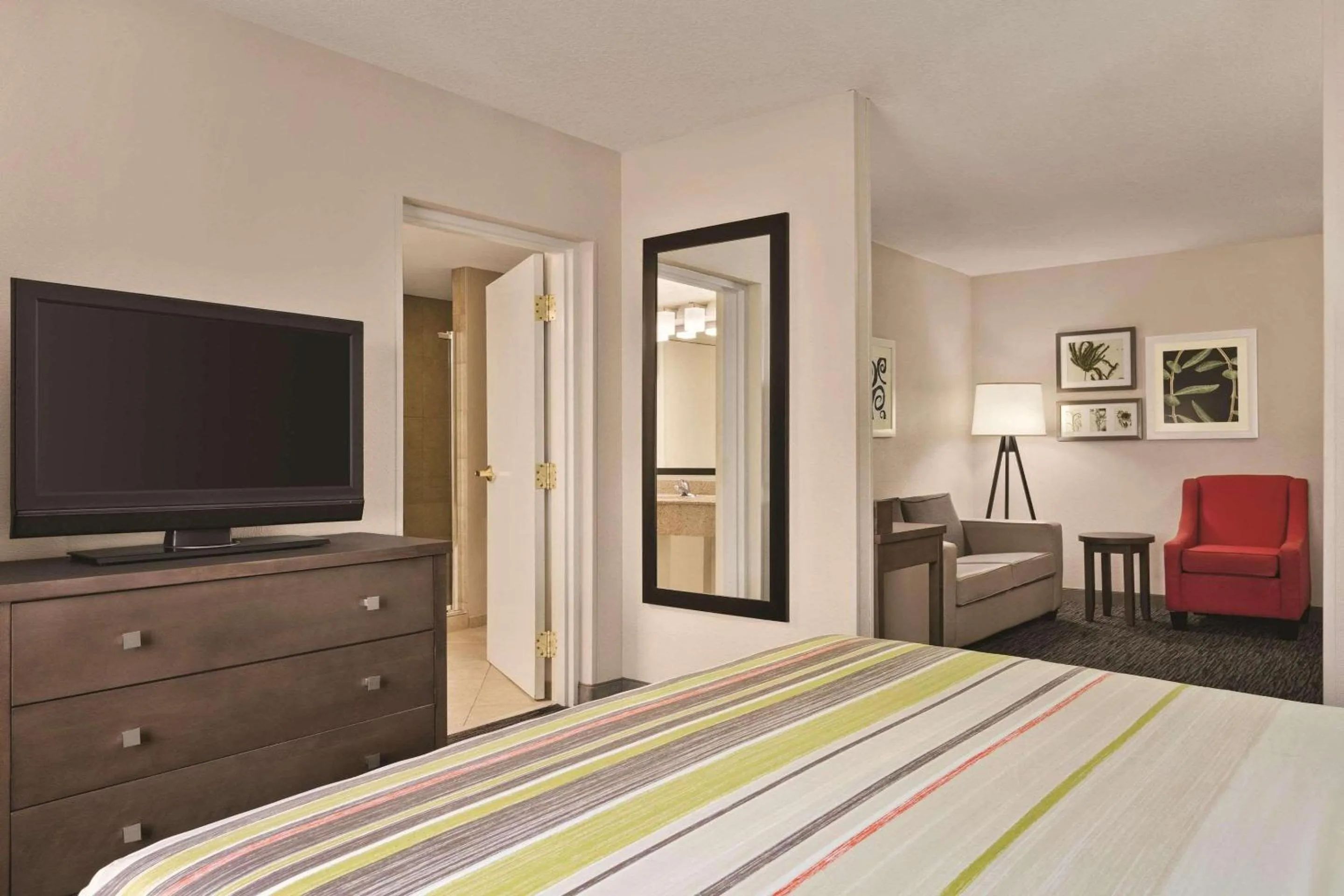 Bedroom, Bed in Country Inn & Suites by Radisson, Tampa-Brandon, FL