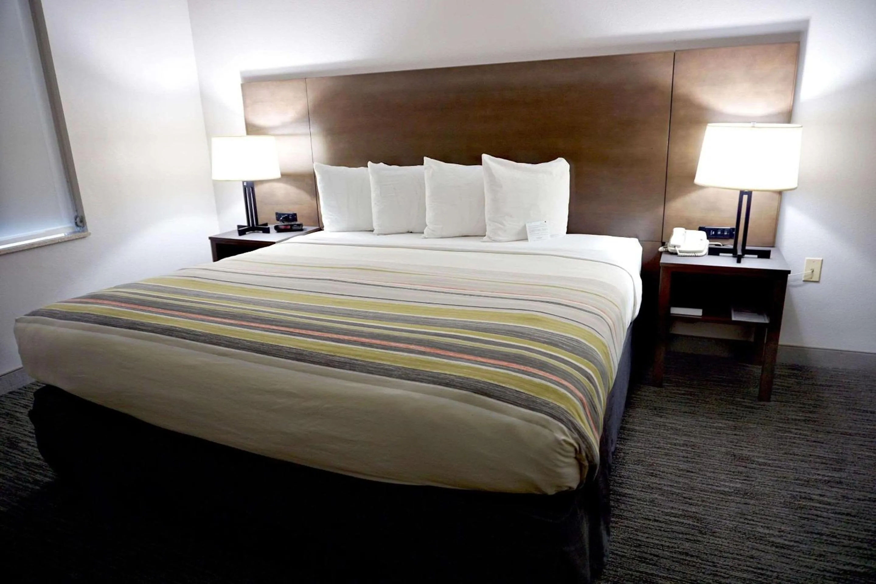 Bedroom, Bed in Country Inn & Suites by Radisson, Tampa-Brandon, FL