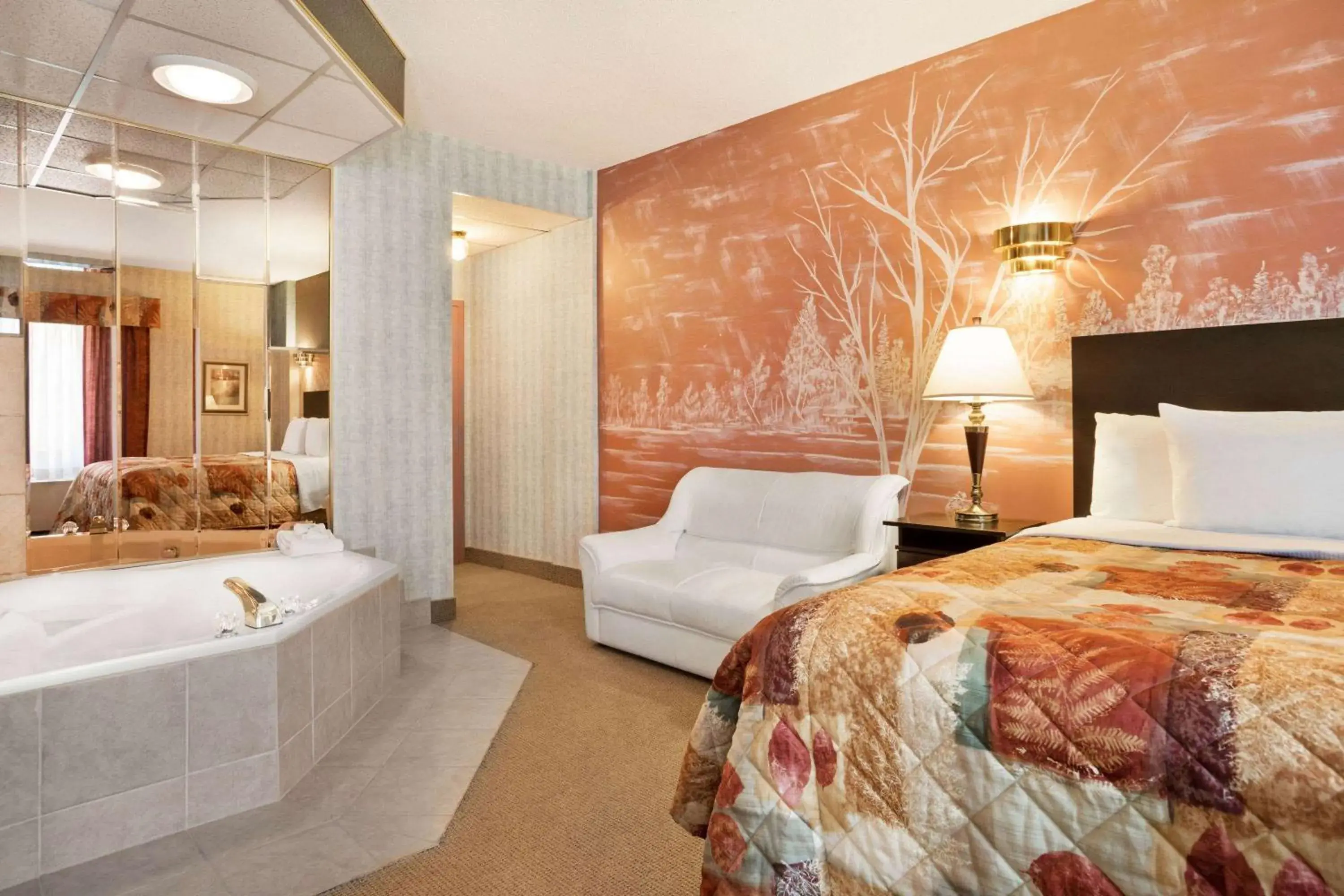 Hot Tub, Bed in Days Inn by Wyndham Ste. Helene-de-Bagot Hot Tub, Bed in Days Inn by Wyndham Ste. Helene-de-Bagot