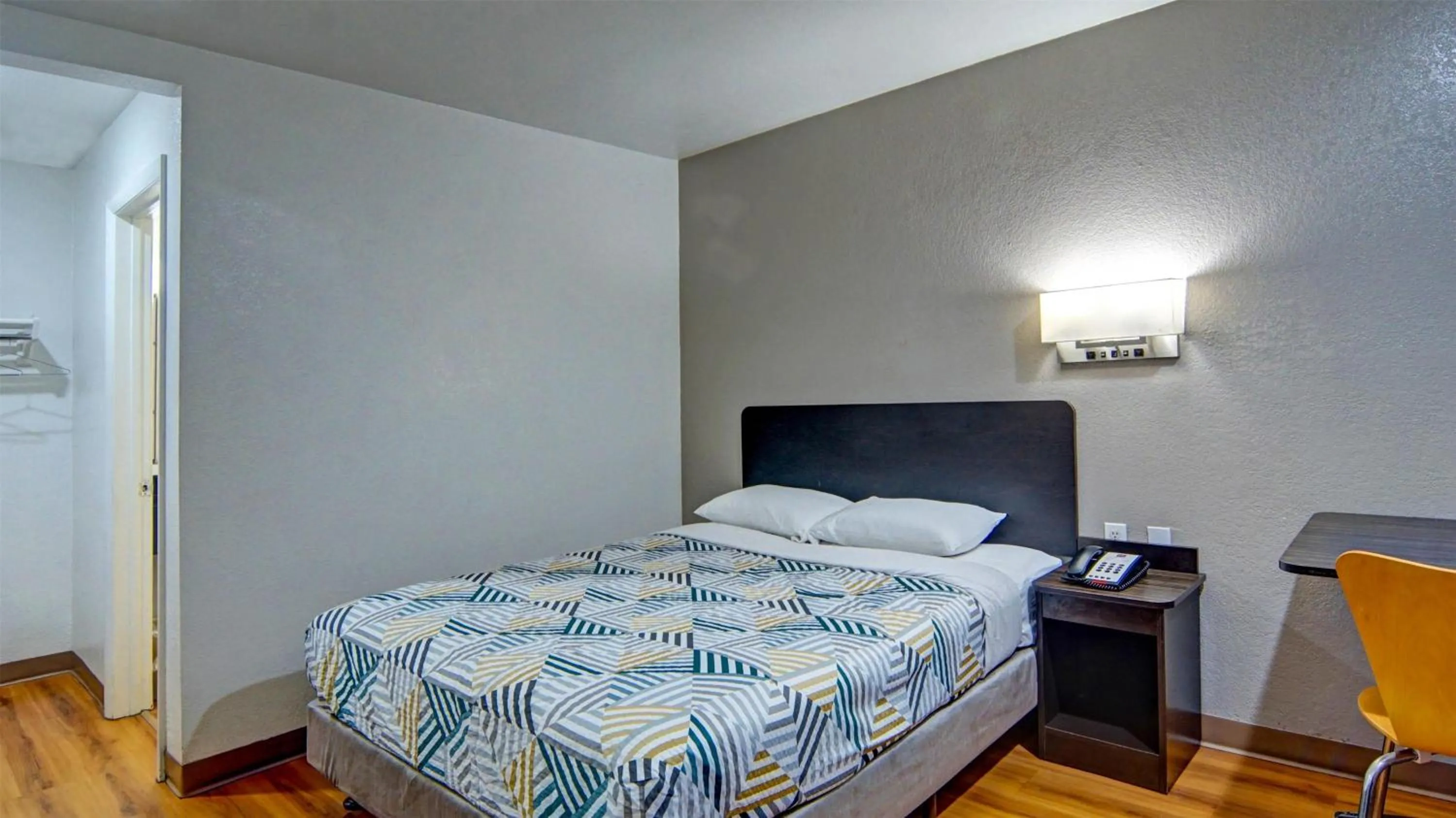 Bedroom, Bed in Motel 6-Longview, TX