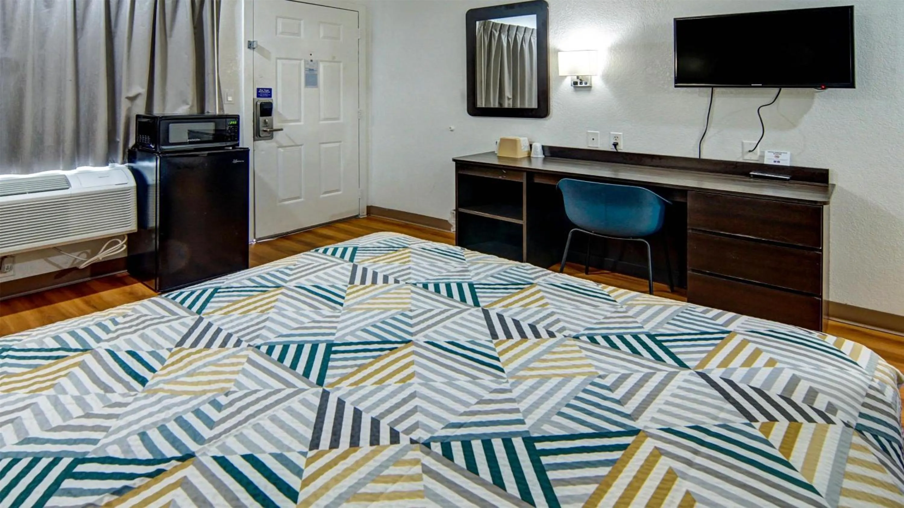 Bedroom, Bed in Motel 6-Longview, TX