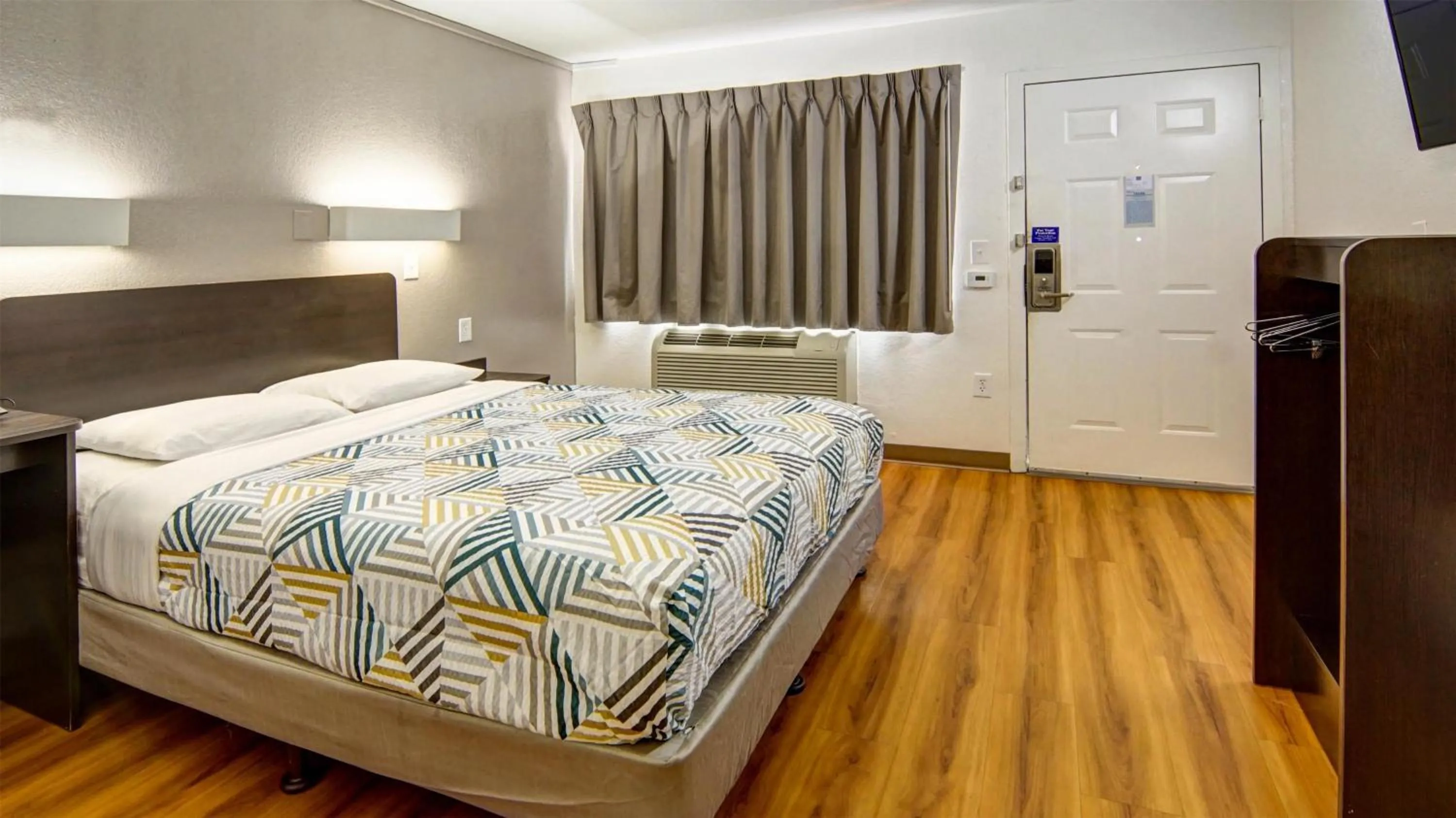 Bedroom, Bed in Motel 6-Longview, TX