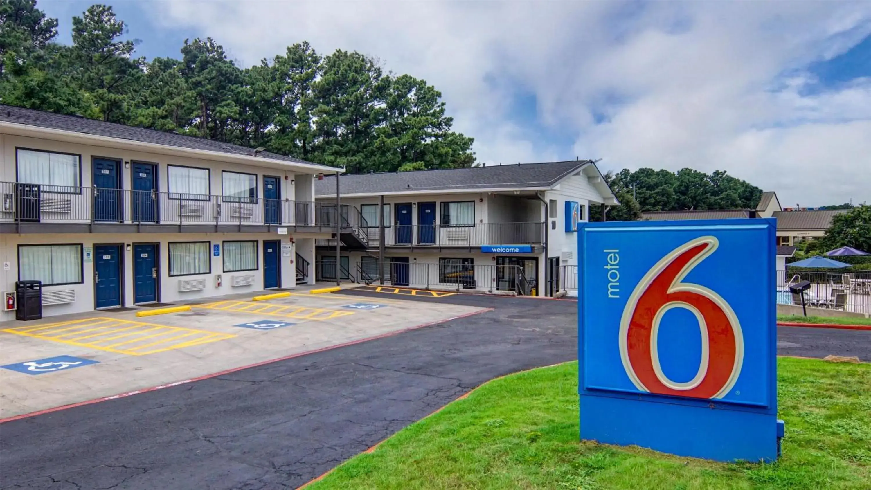 Property building in Motel 6-Longview, TX Property building in Motel 6-Longview, TX