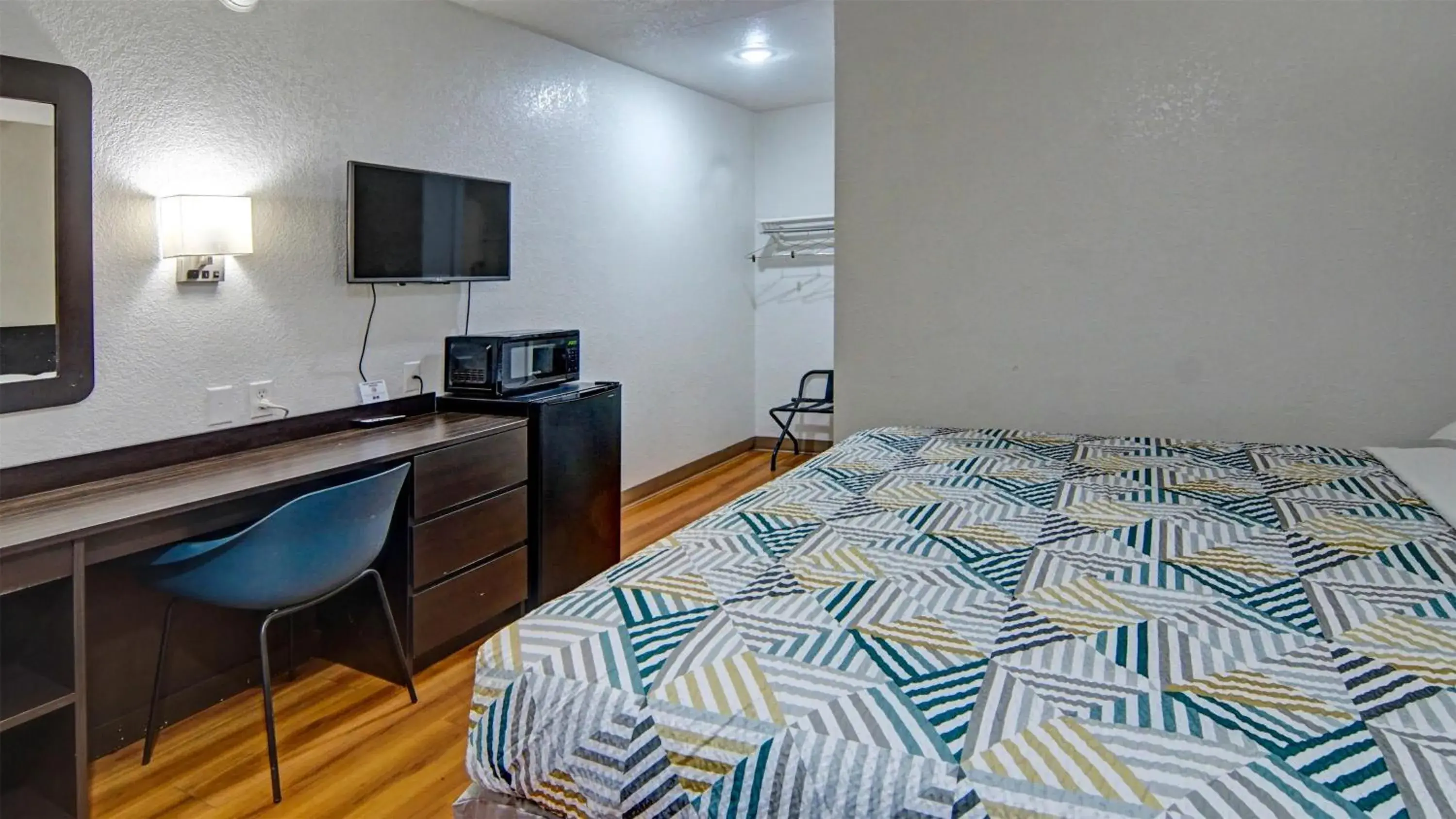 Bedroom, Bed in Motel 6-Longview, TX Bedroom, Bed in Motel 6-Longview, TX