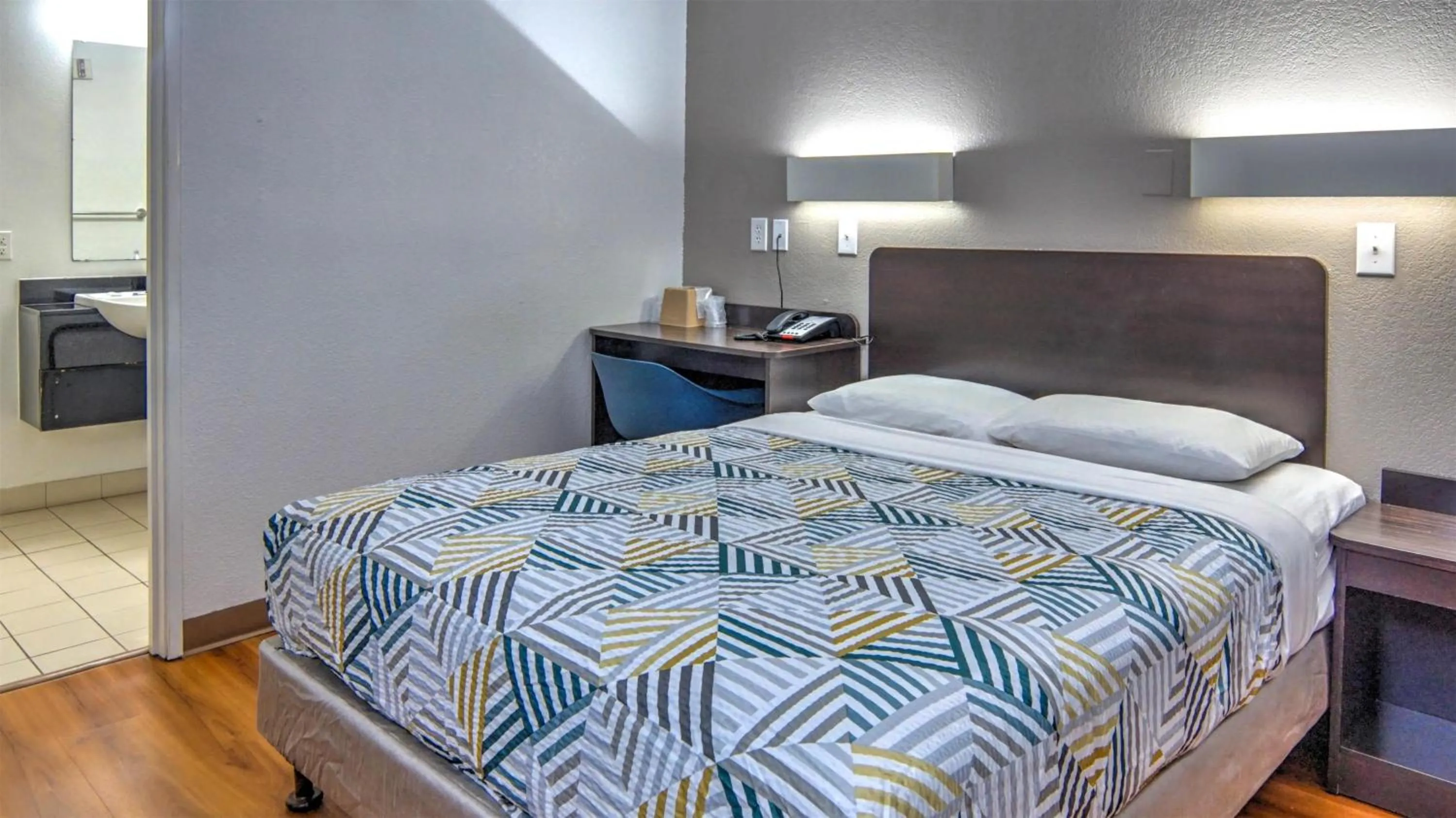 Bedroom, Bed in Motel 6-Longview, TX