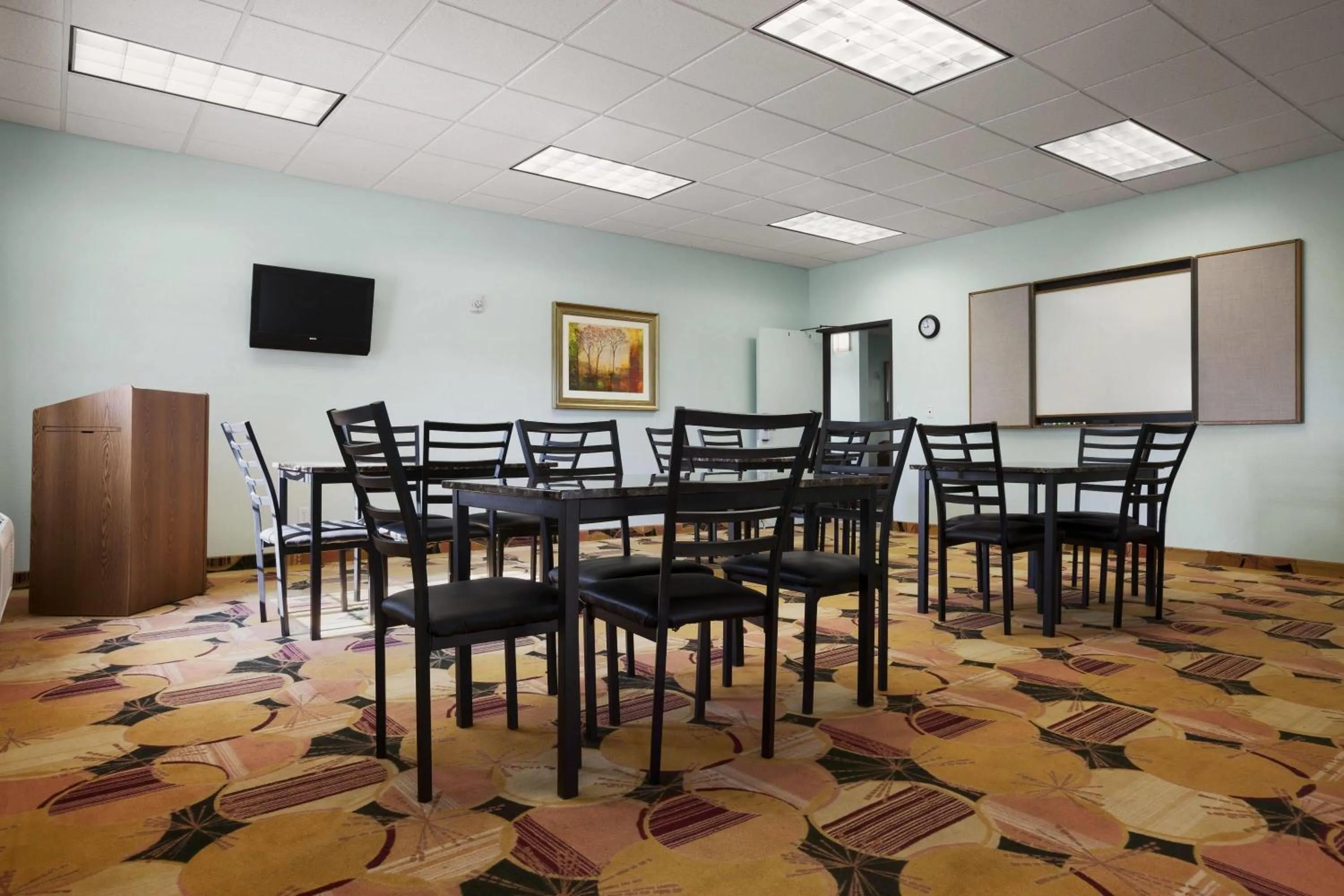 Meeting/conference room in Days Inn & Suites by Wyndham Columbus NE