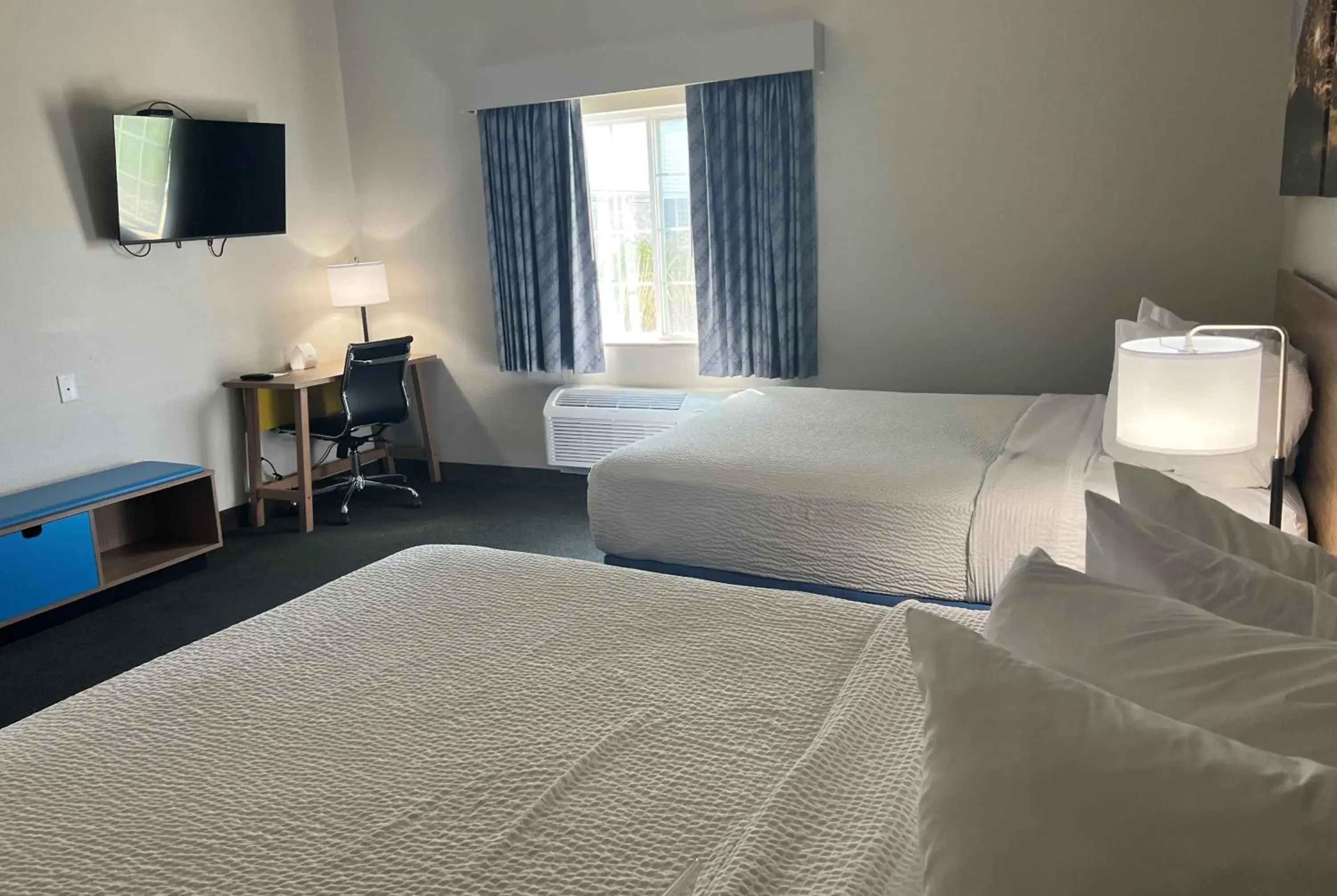 Photo of the whole room, Bed in Days Inn & Suites by Wyndham Columbus NE Photo of the whole room, Bed in Days Inn & Suites by Wyndham Columbus NE