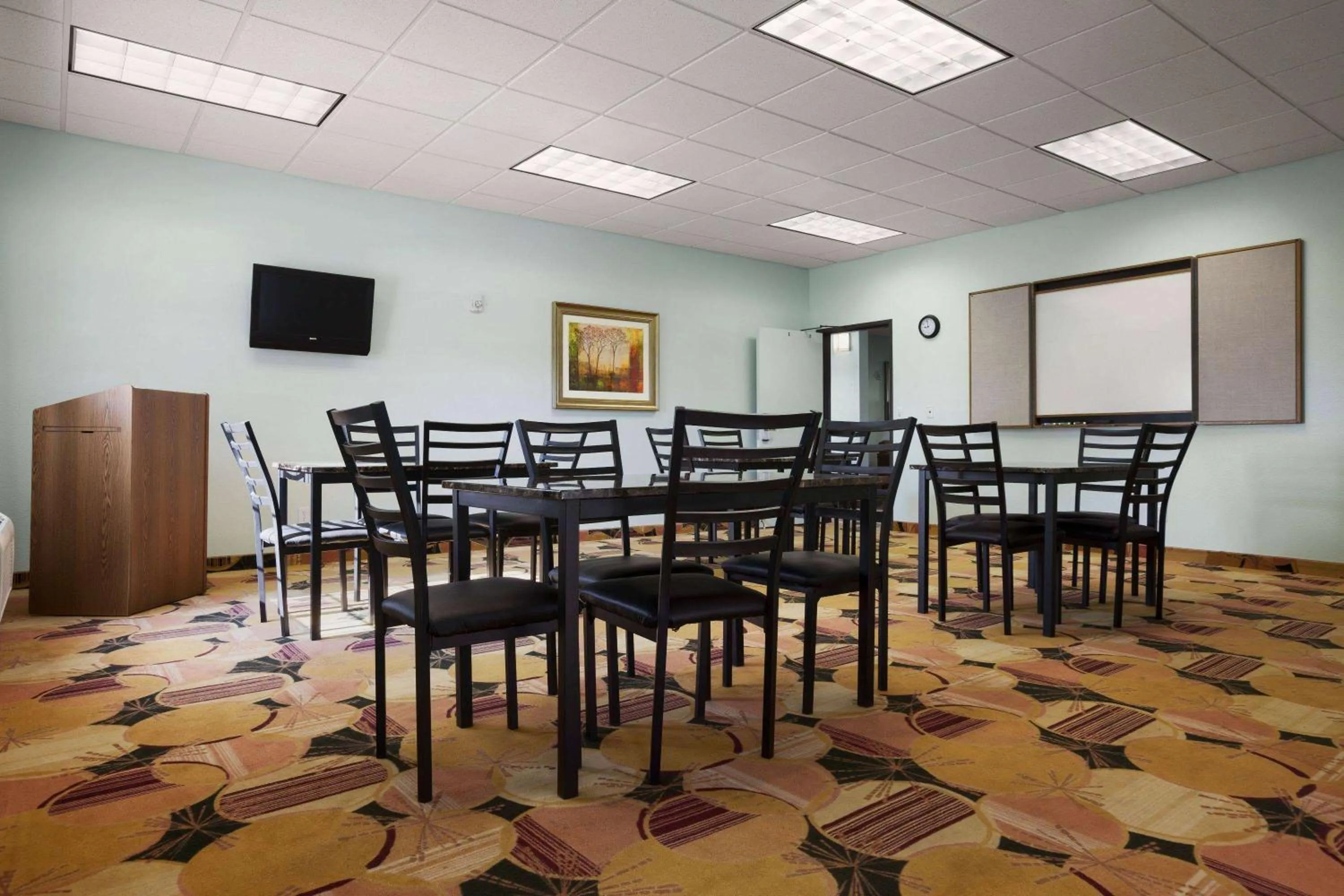 Meeting/conference room in Days Inn & Suites by Wyndham Columbus NE