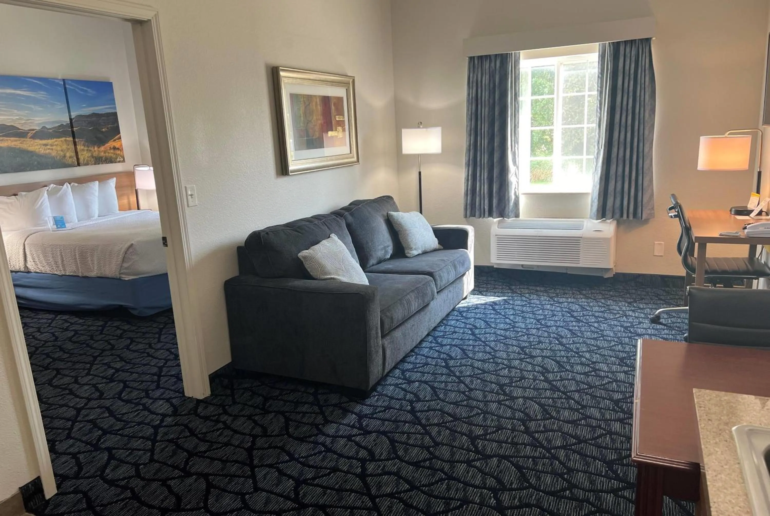 Photo of the whole room, Bed in Days Inn & Suites by Wyndham Columbus NE