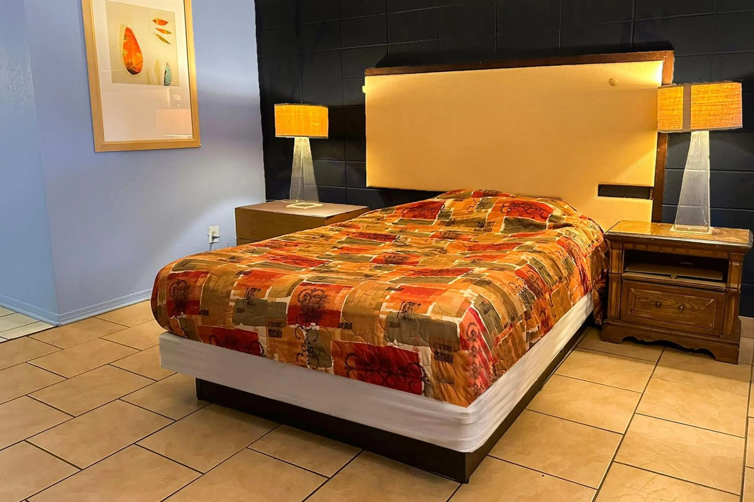 Bedroom, Bed in Luxury Inn By OYO Albany