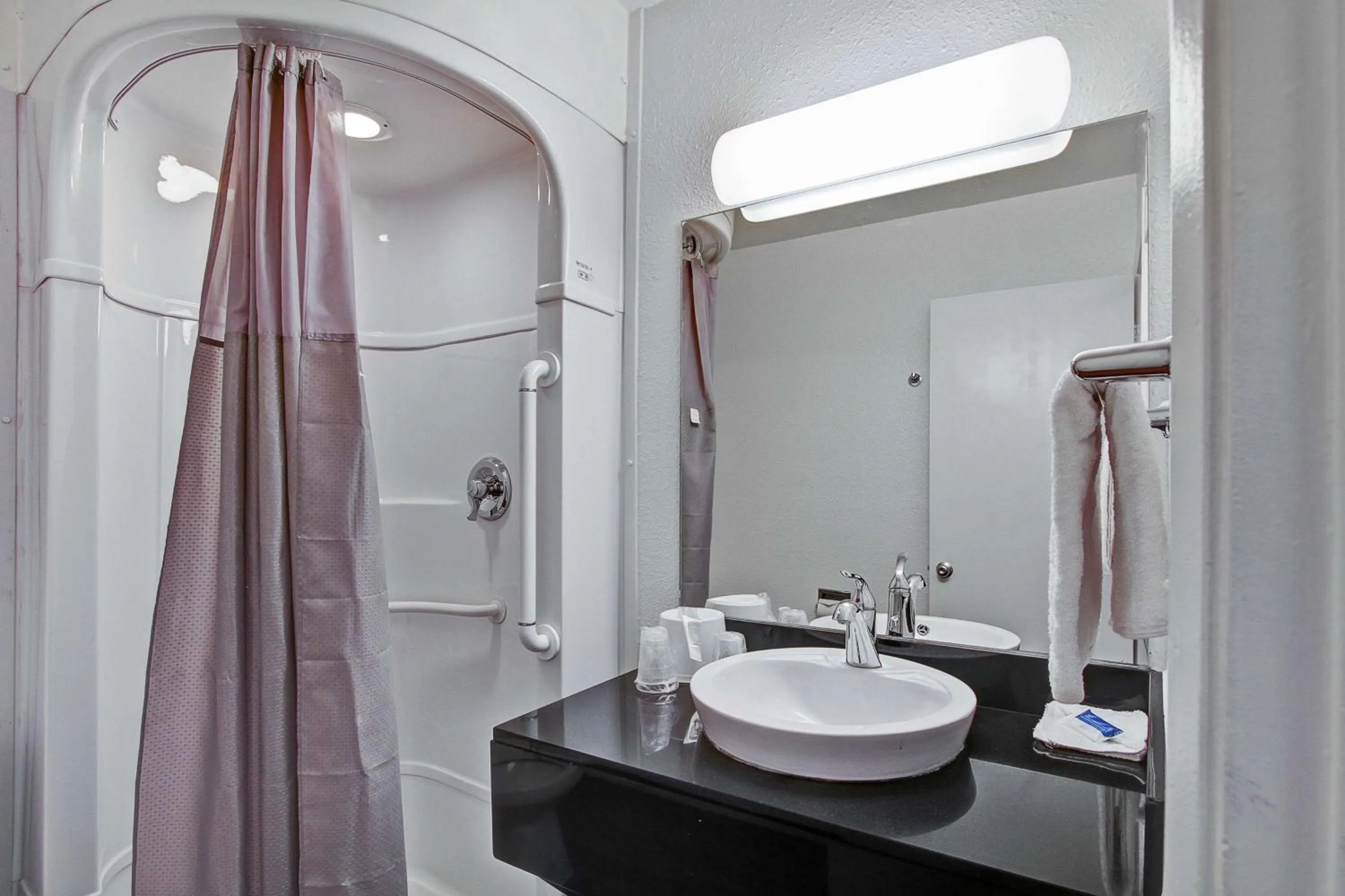 Bathroom in Motel 6-Green Bay, WI