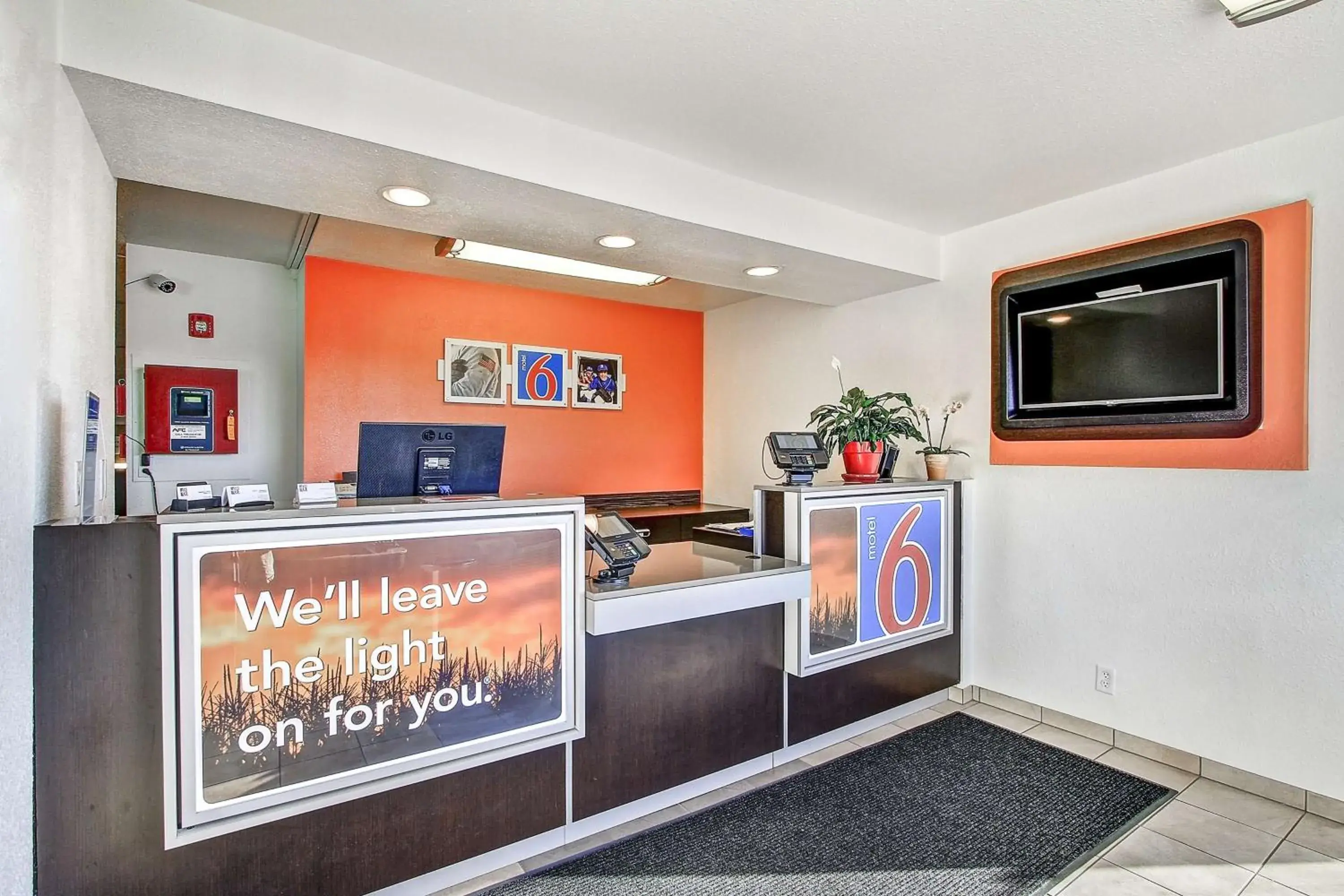 Lobby or reception in Motel 6-Green Bay, WI Lobby or reception in Motel 6-Green Bay, WI