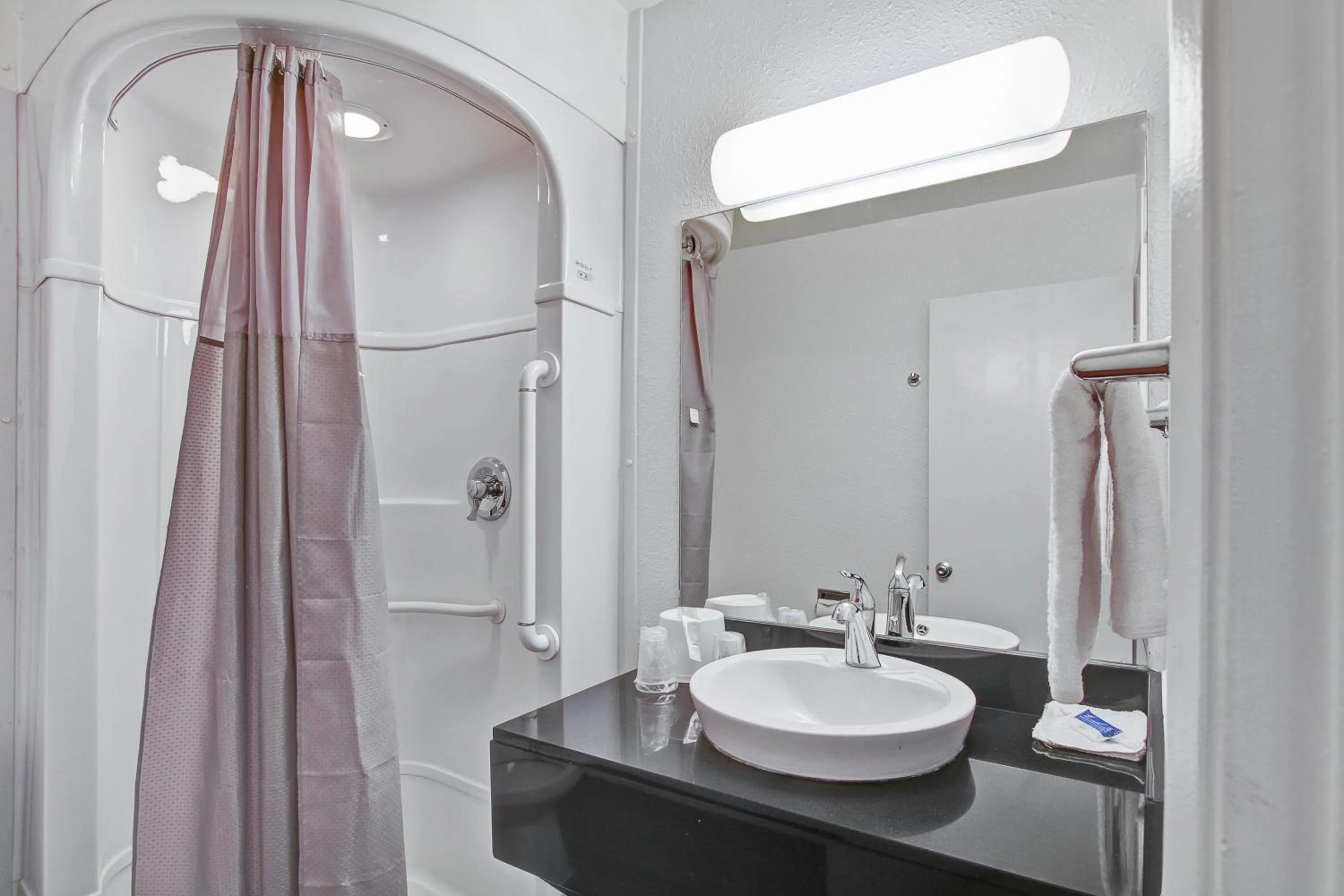 Bathroom in Motel 6-Green Bay, WI