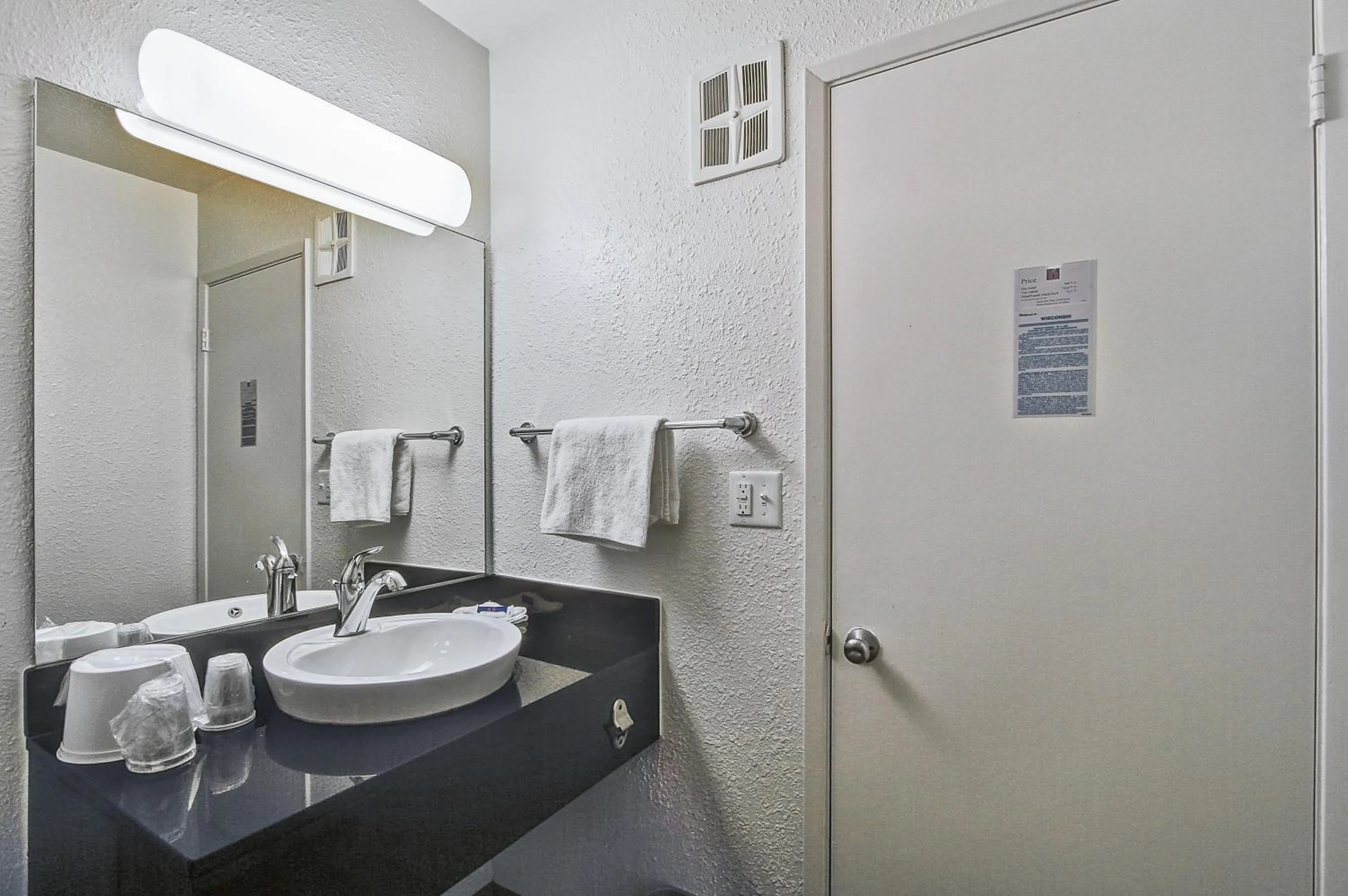 Bathroom in Motel 6-Green Bay, WI