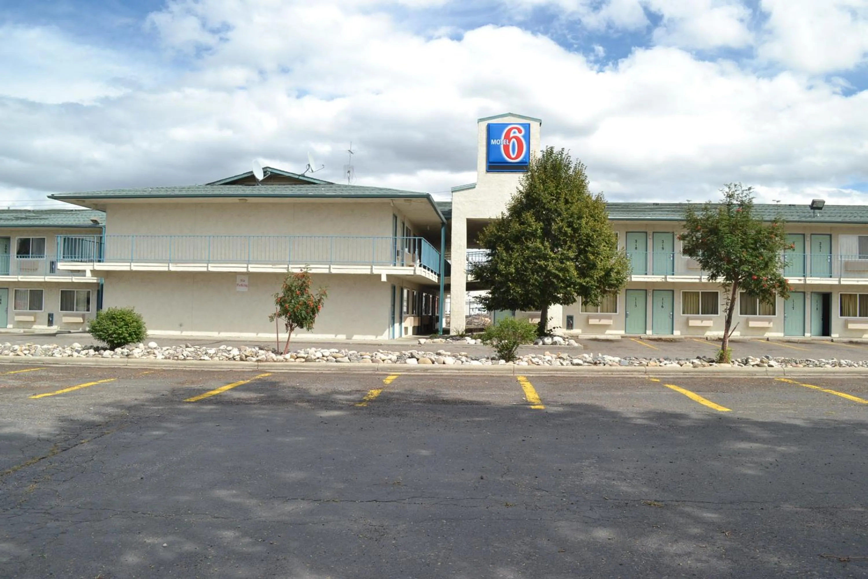 Facade/entrance in Motel 6-Billings, MT - South