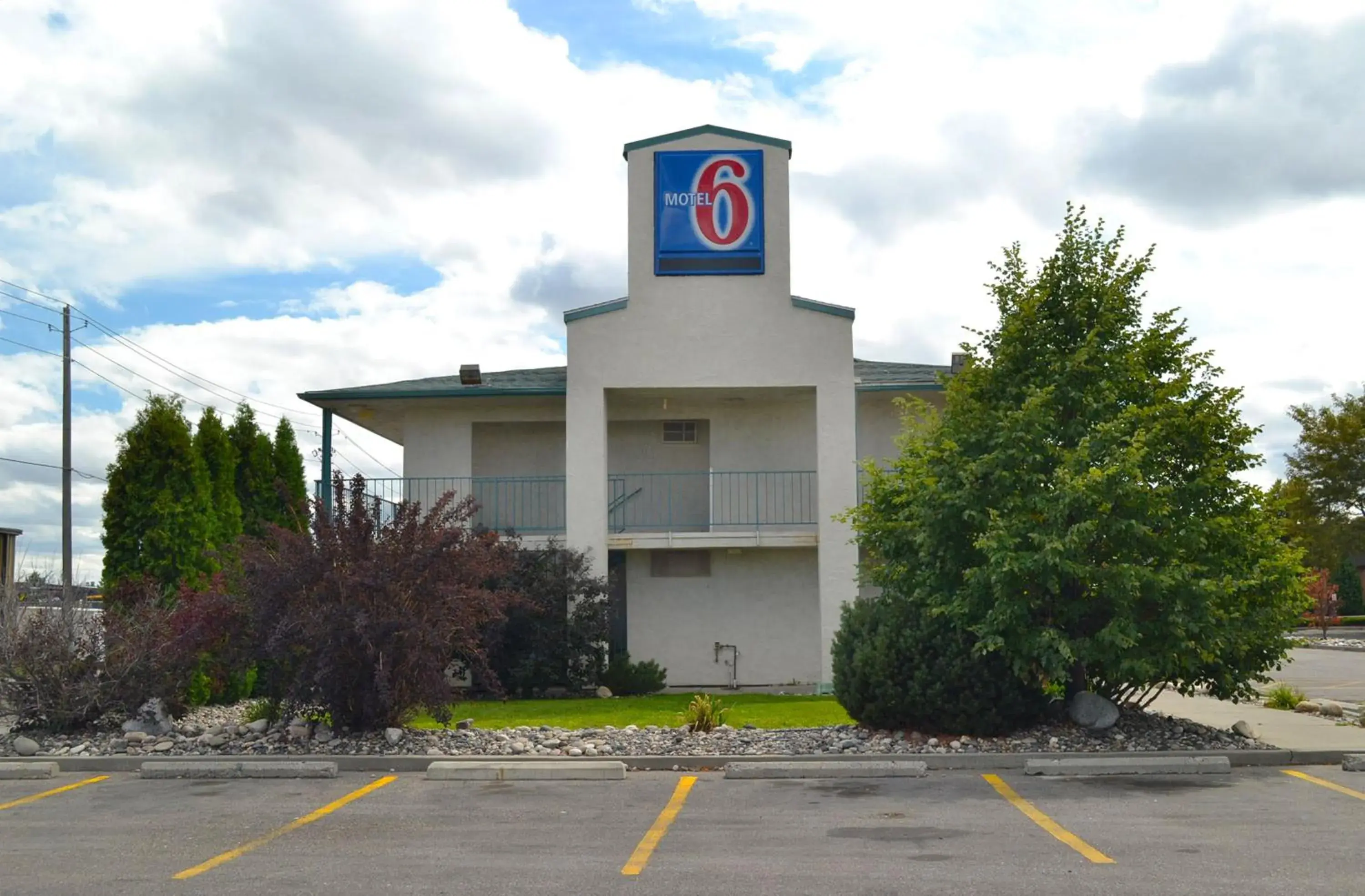 Facade/entrance in Motel 6-Billings, MT - South Facade/entrance in Motel 6-Billings, MT - South