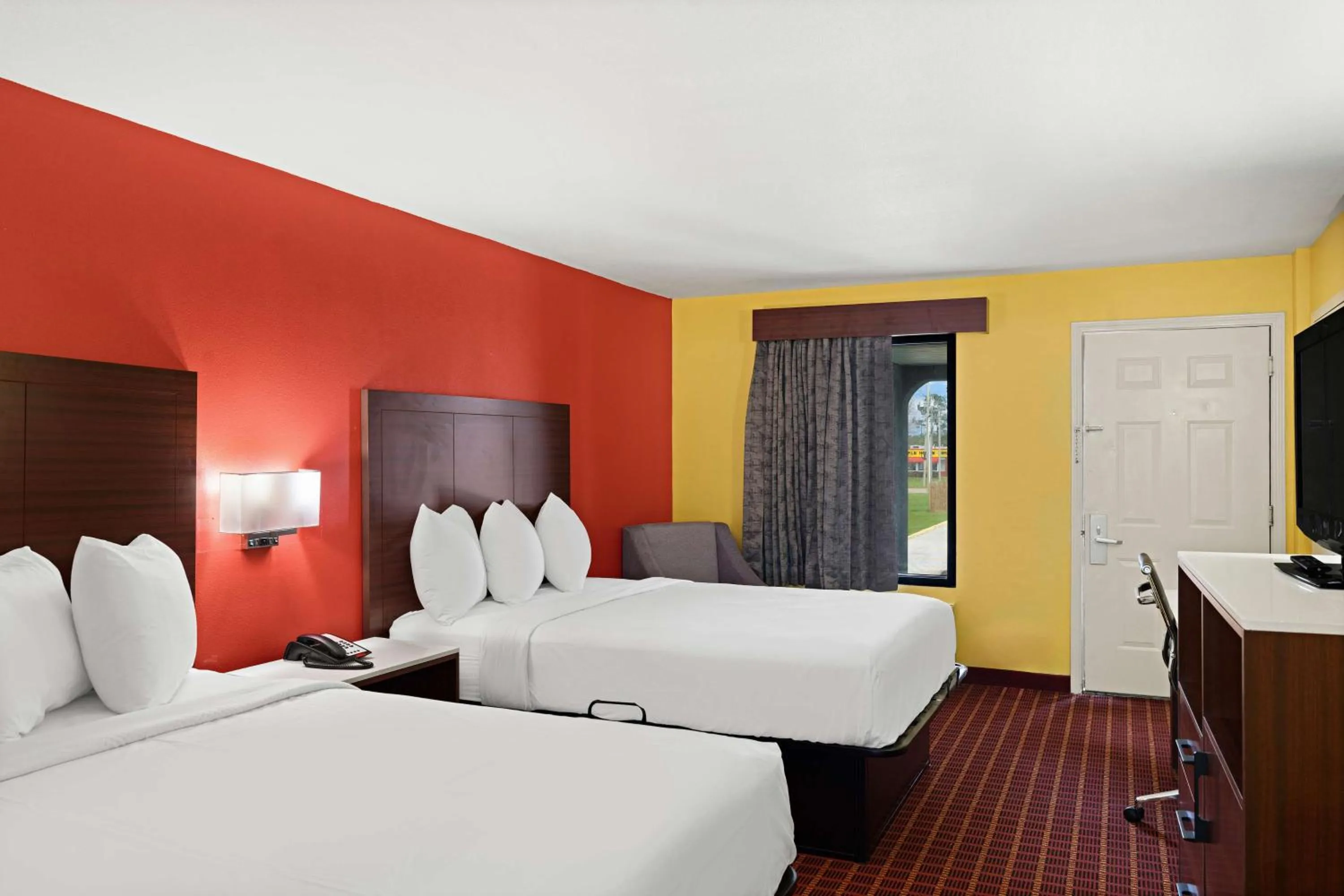 Bedroom, Bed in SureStay by Best Western Gulfport