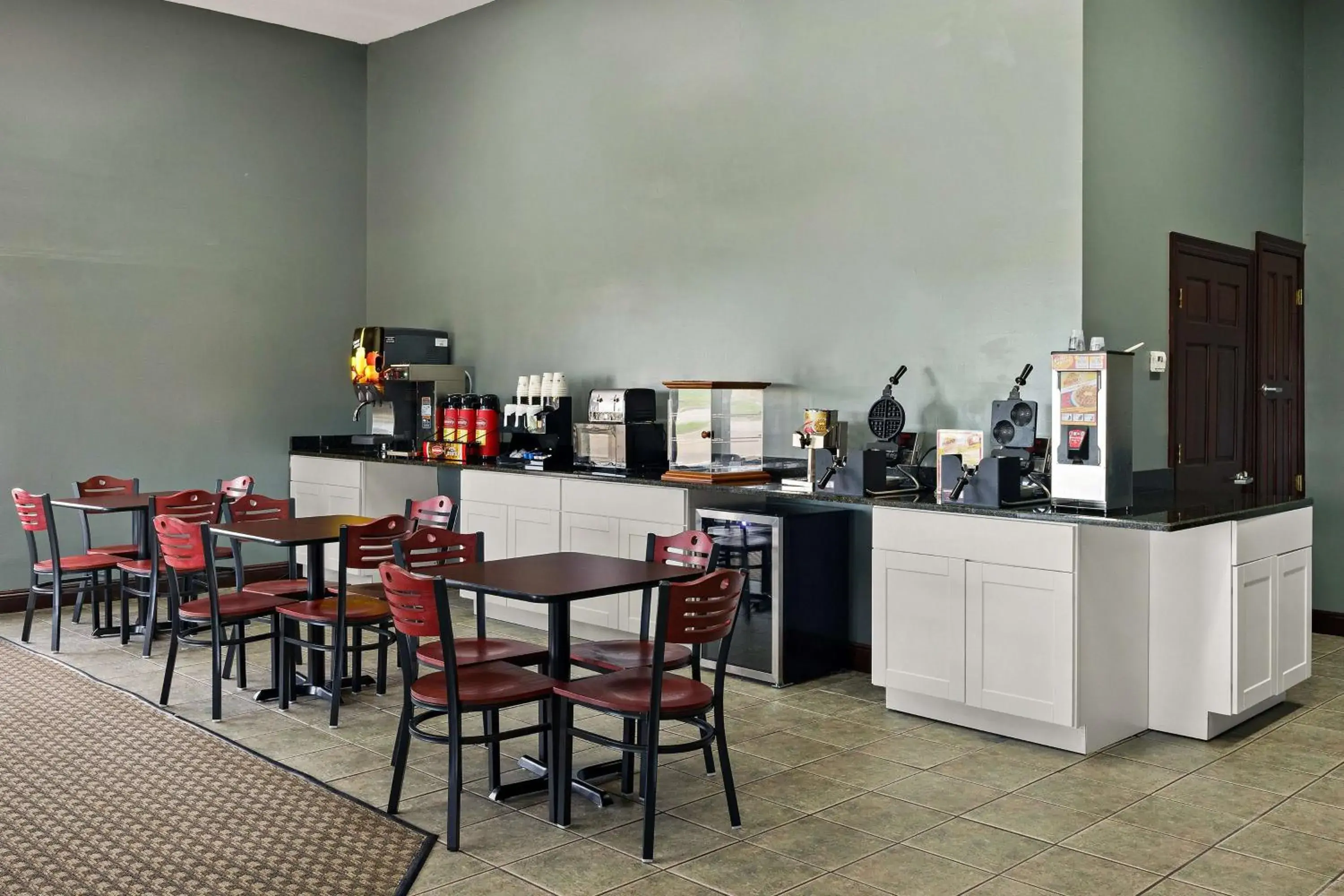 Breakfast in SureStay by Best Western Gulfport Breakfast in SureStay by Best Western Gulfport