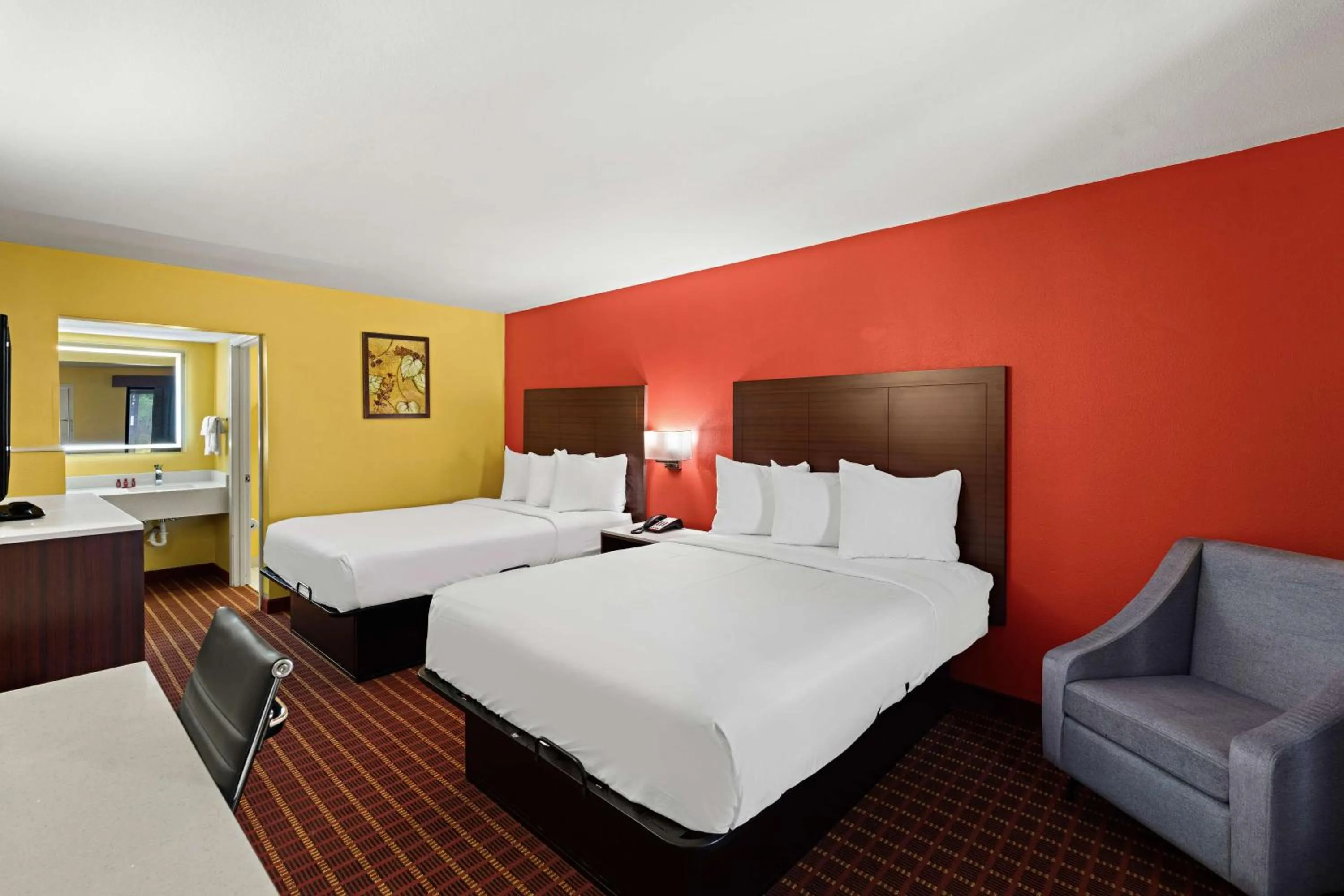 Bedroom, Bed in SureStay by Best Western Gulfport