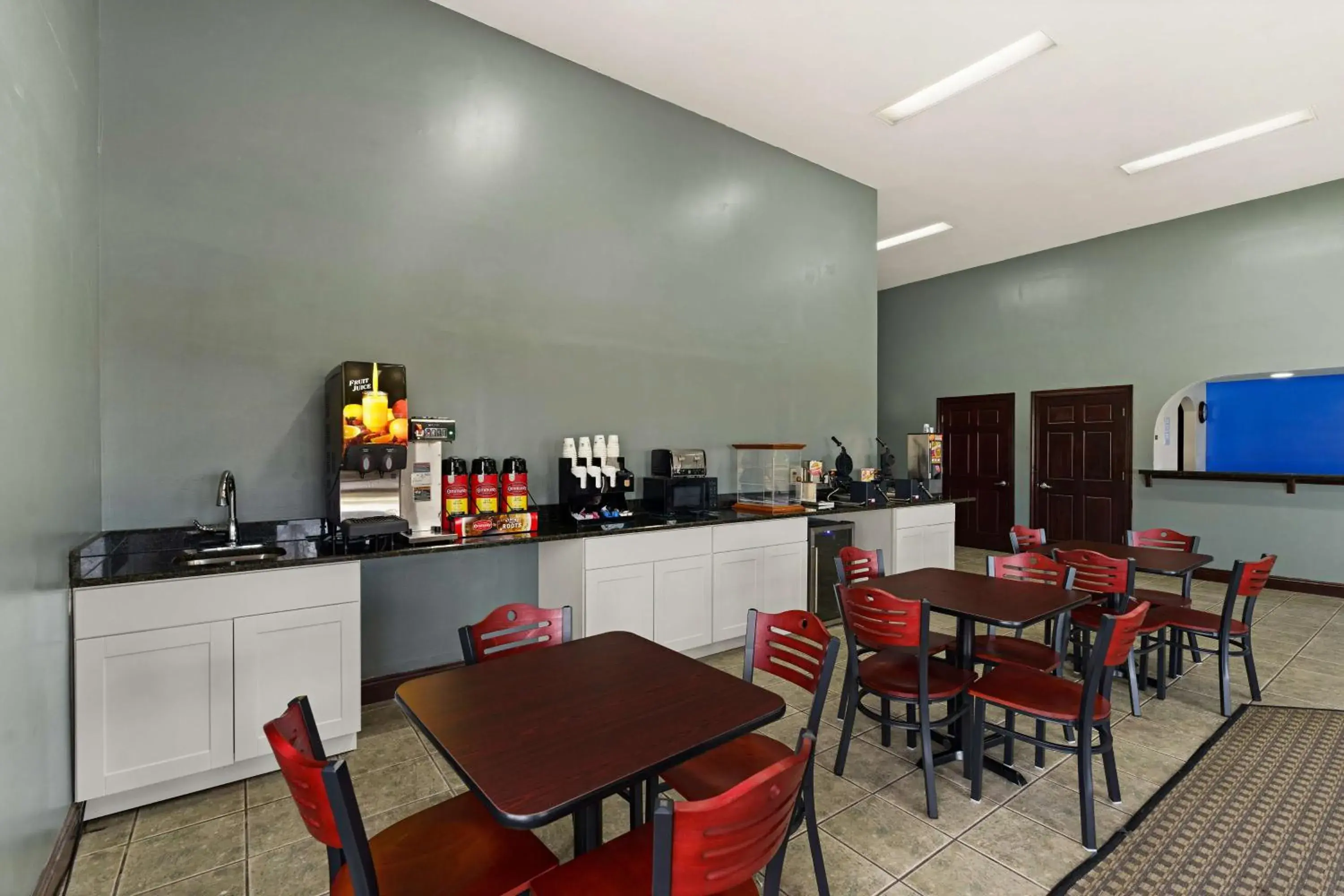 Breakfast in SureStay by Best Western Gulfport Breakfast in SureStay by Best Western Gulfport