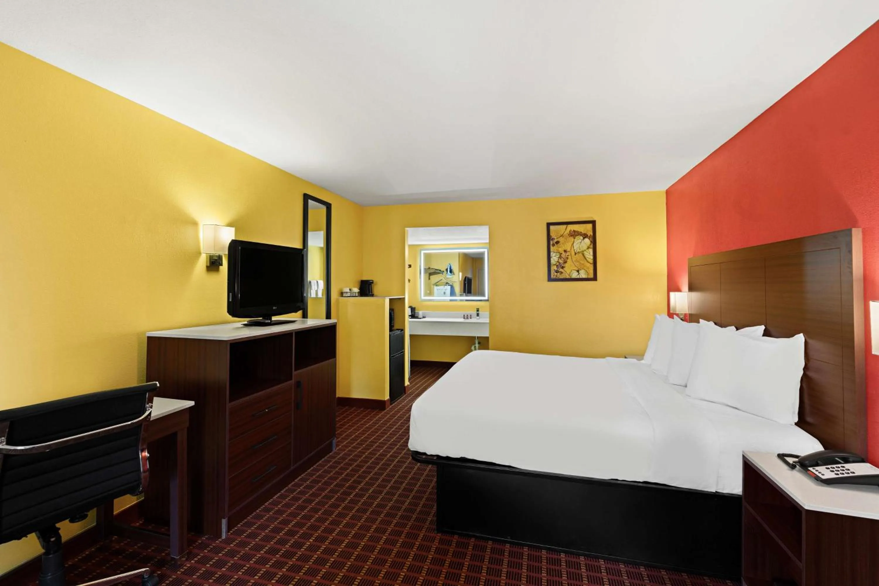 Bedroom, Bed in SureStay by Best Western Gulfport