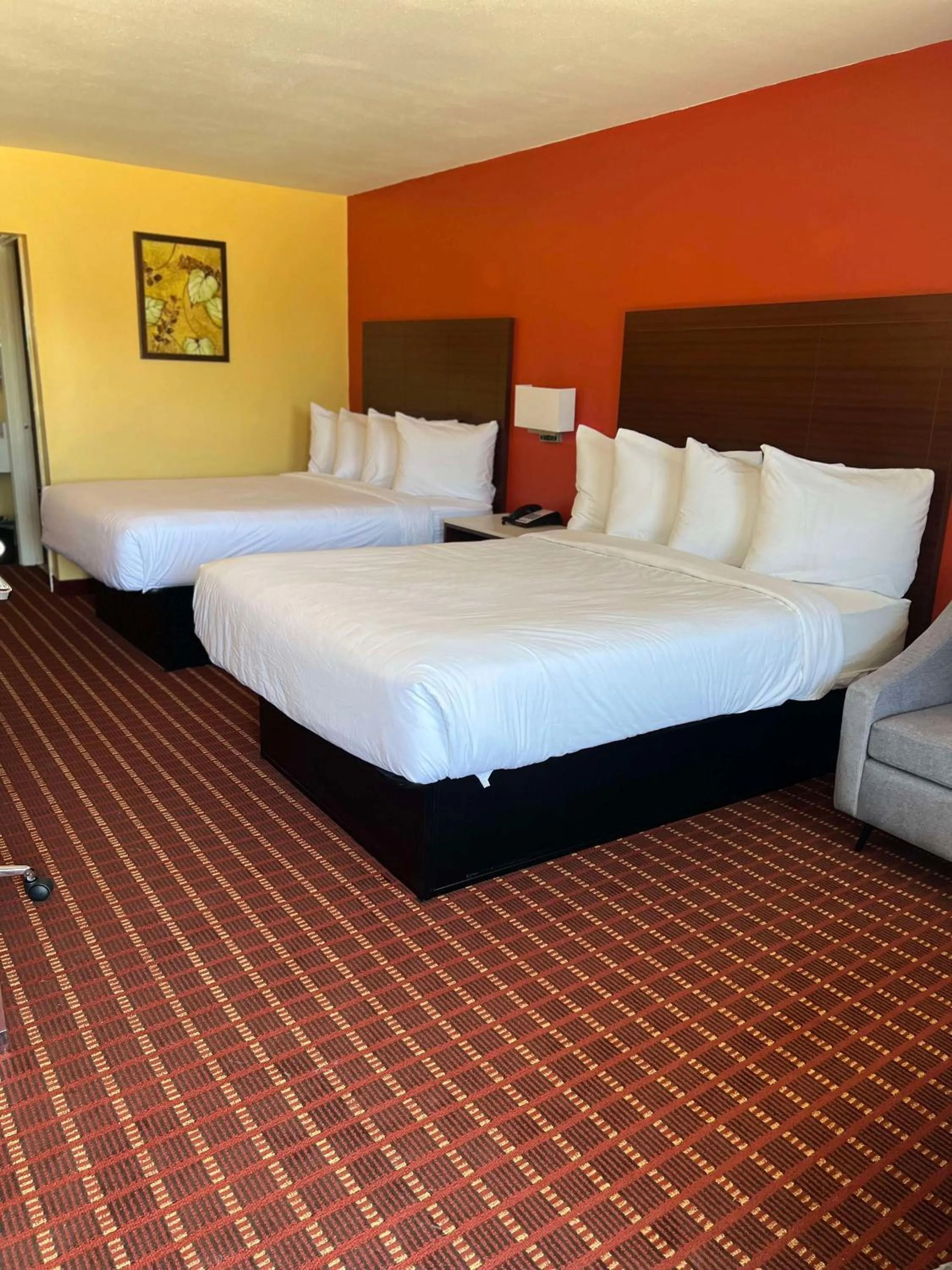 Bedroom, Bed in SureStay by Best Western Gulfport