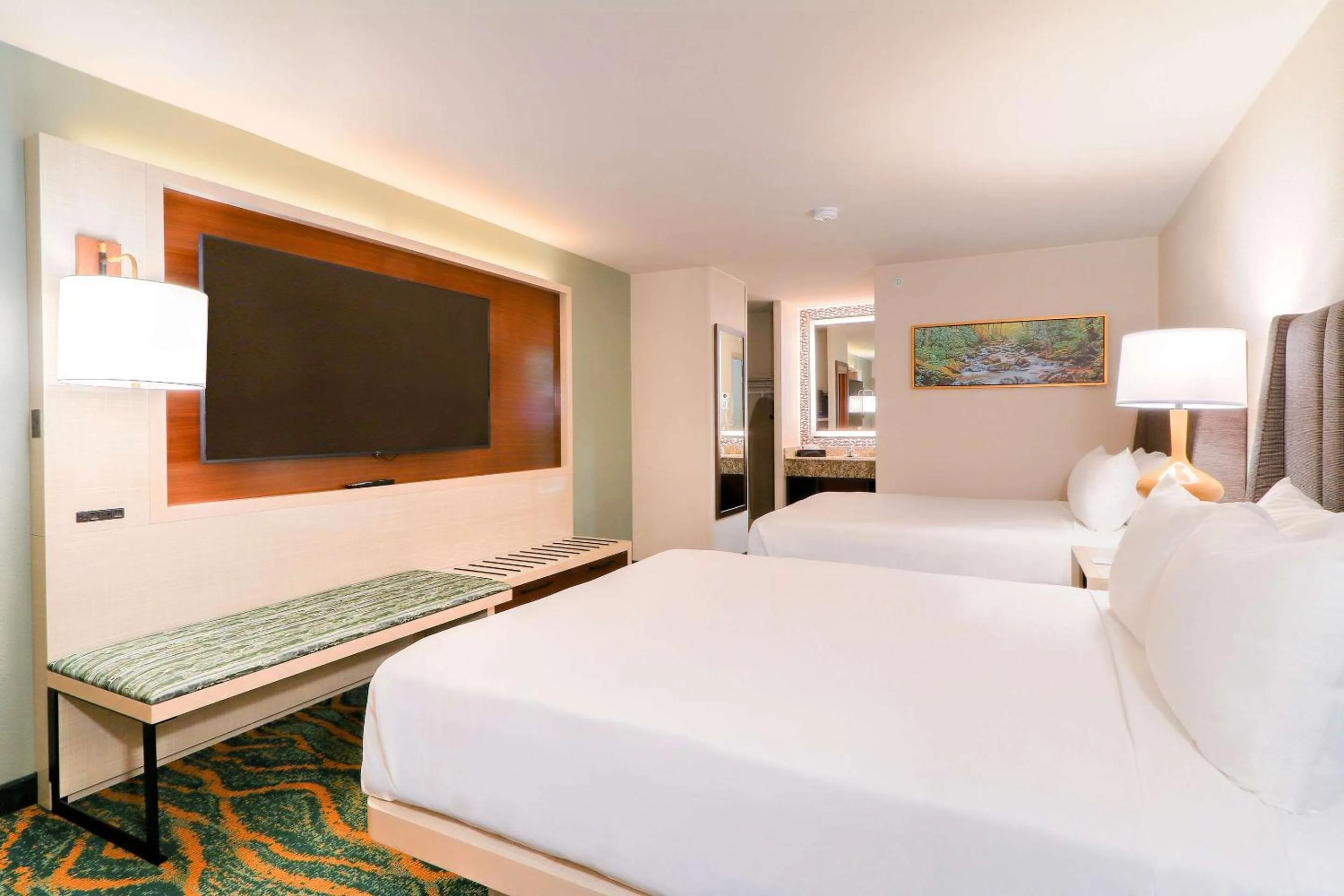 Bedroom, Bed in Quality Inn Near the Island Pigeon Forge