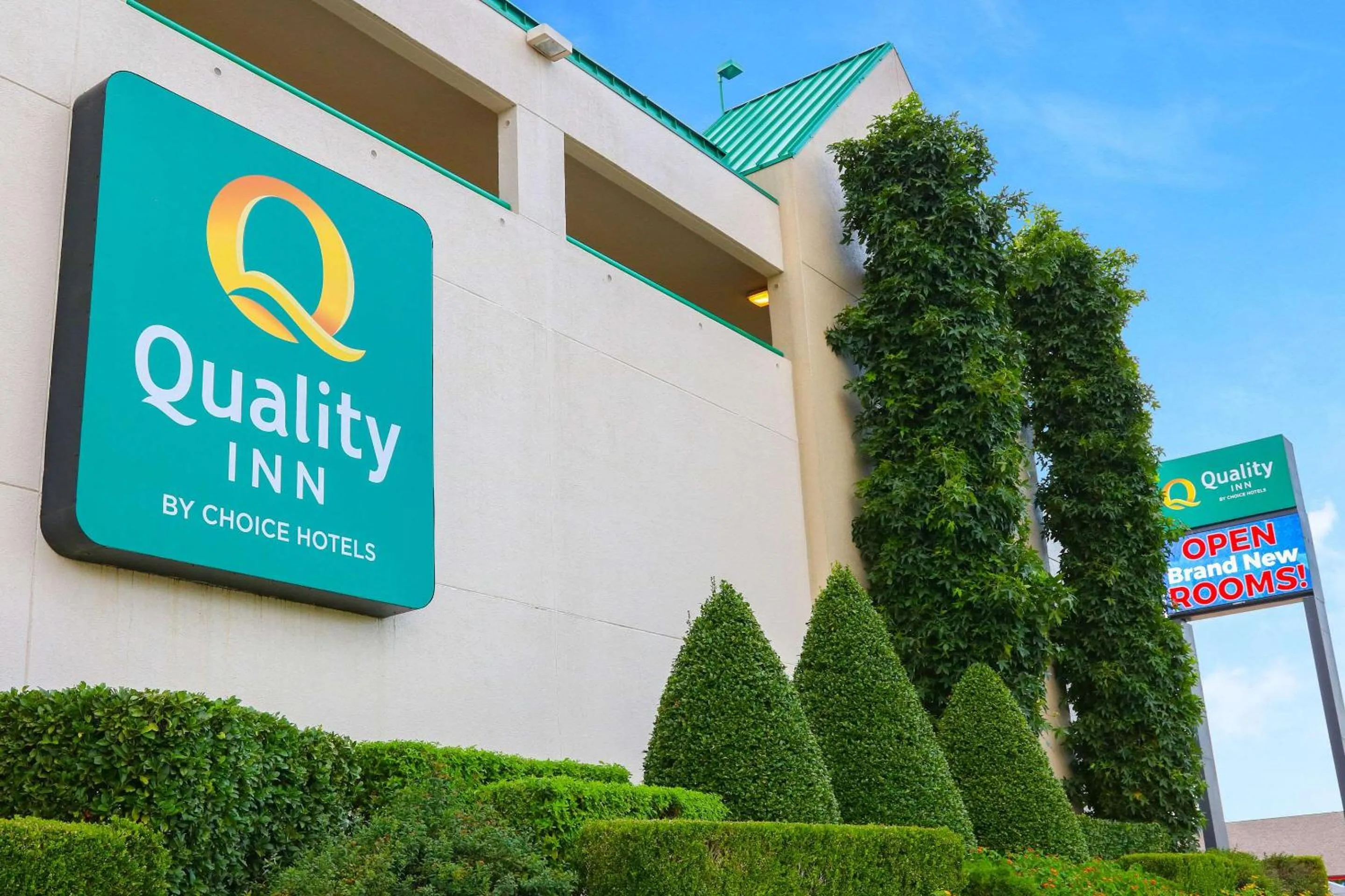 Property building in Quality Inn Near the Island Pigeon Forge