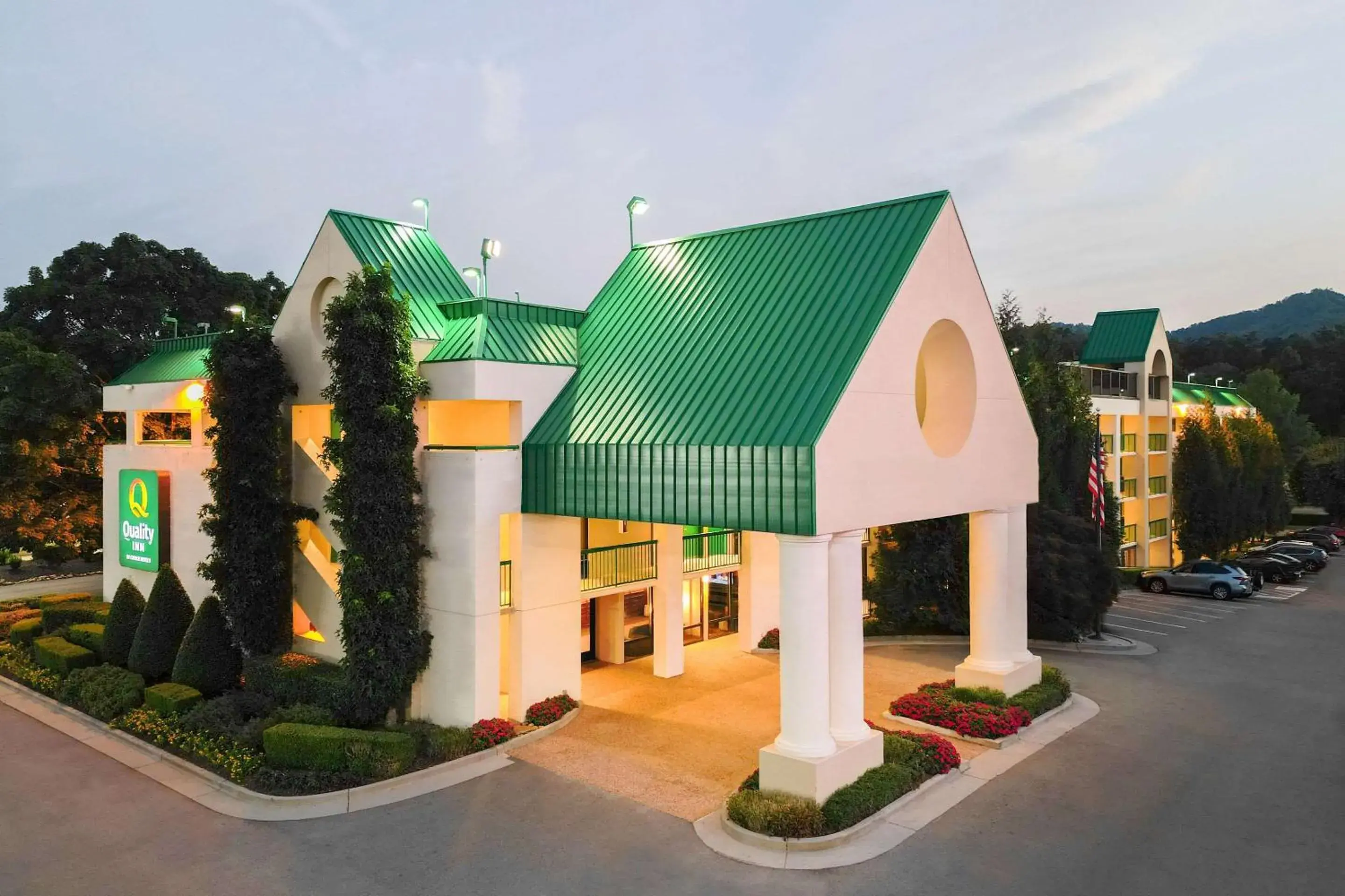 Property building in Quality Inn Near the Island Pigeon Forge Property building in Quality Inn Near the Island Pigeon Forge