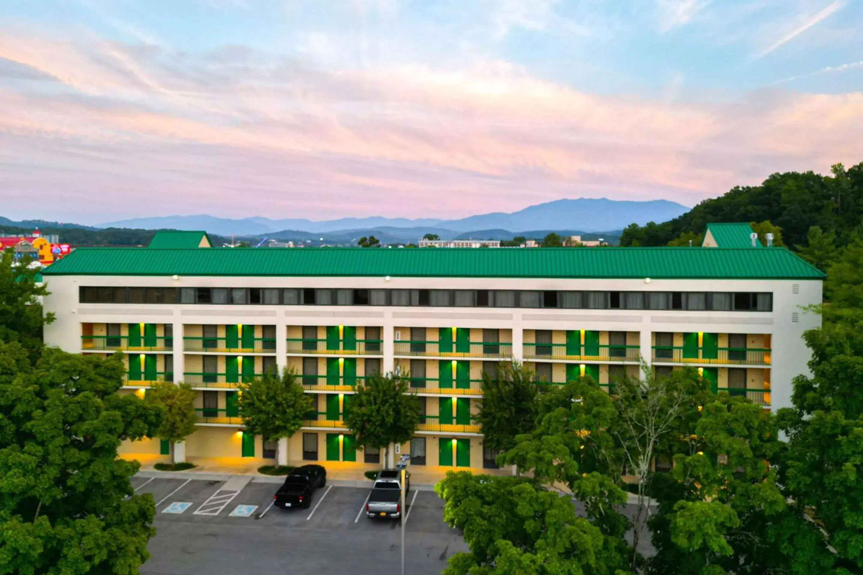 Property building in Quality Inn Near the Island Pigeon Forge Property building in Quality Inn Near the Island Pigeon Forge