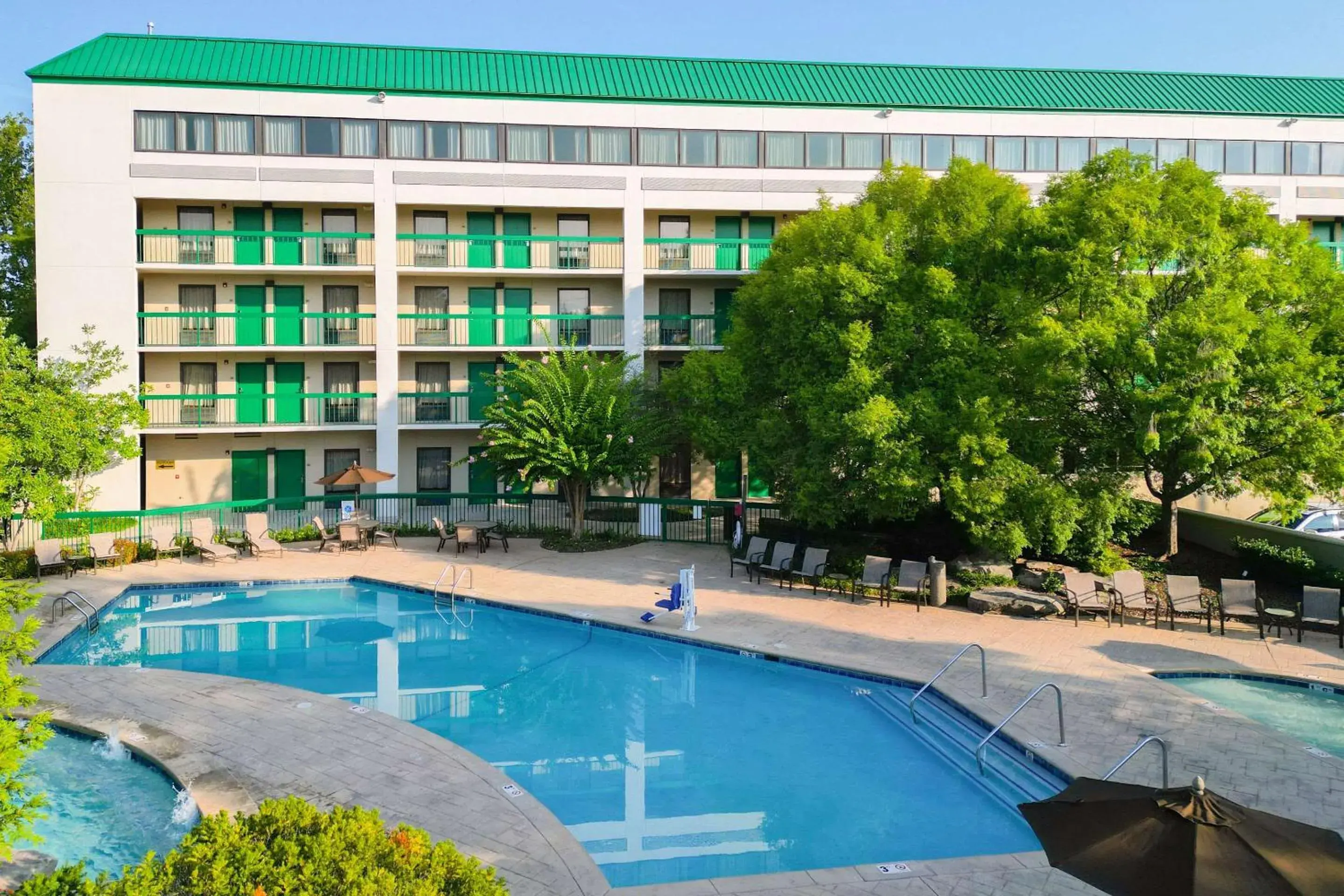 Swimming pool in Quality Inn Near the Island Pigeon Forge Swimming pool in Quality Inn Near the Island Pigeon Forge