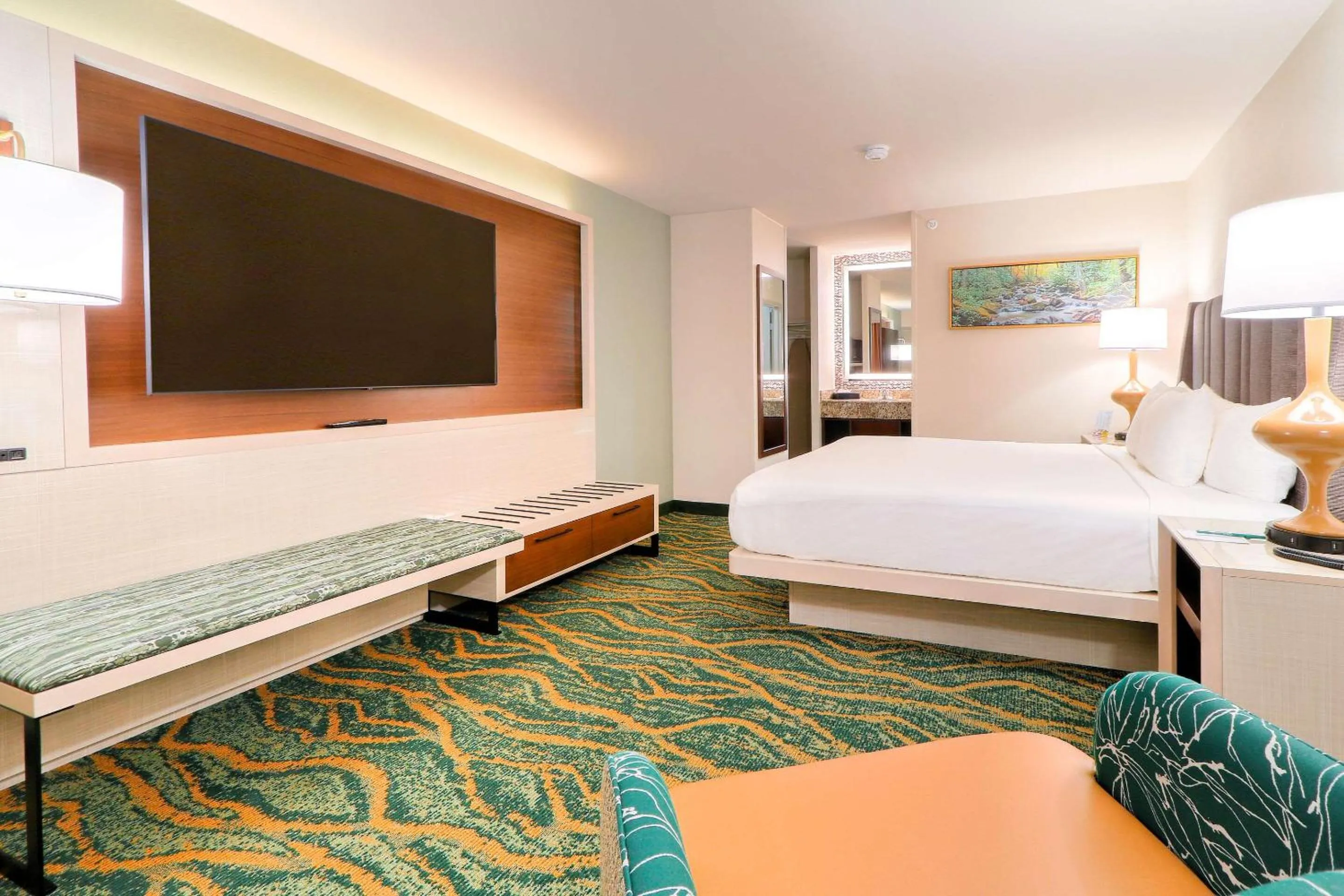 Bedroom, Bed in Quality Inn Near the Island Pigeon Forge