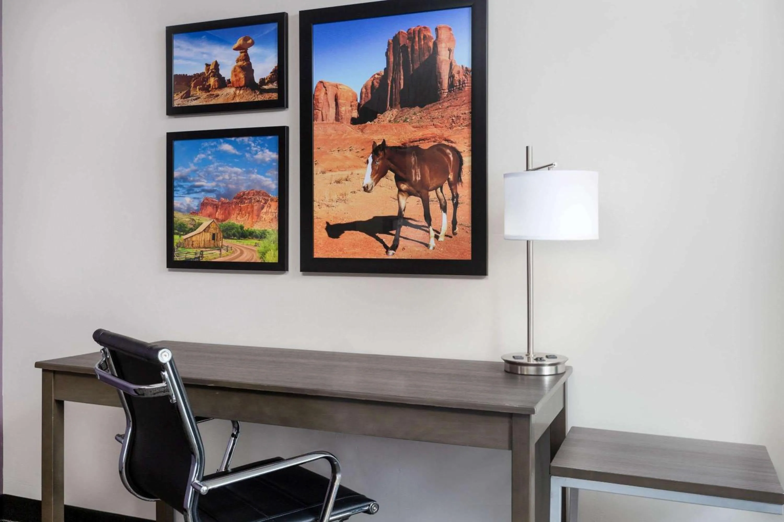 Photo of the whole room in La Quinta by Wyndham Kanab