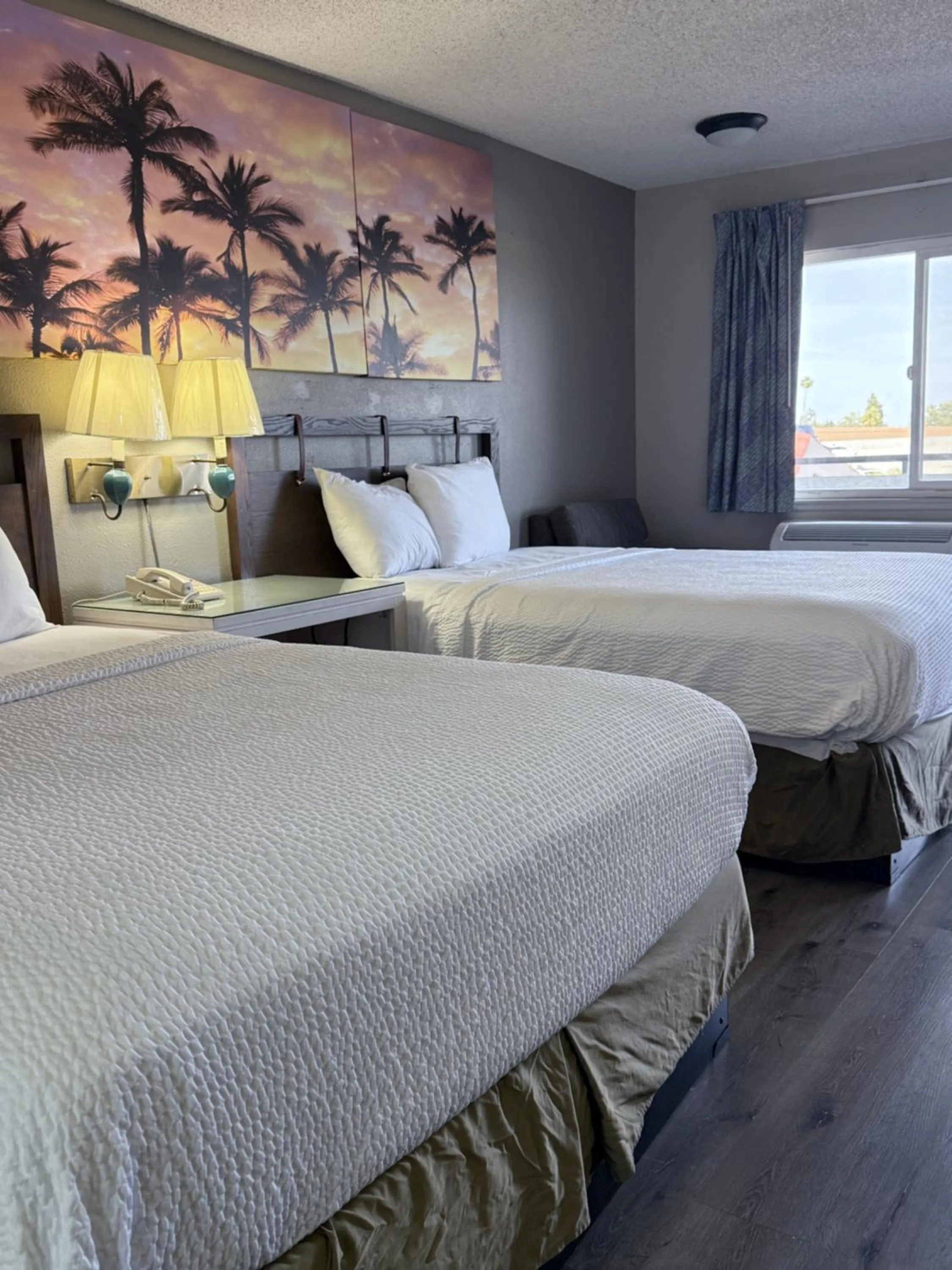 Bedroom, Bed in Days Inn by Wyndham Ontario Airport