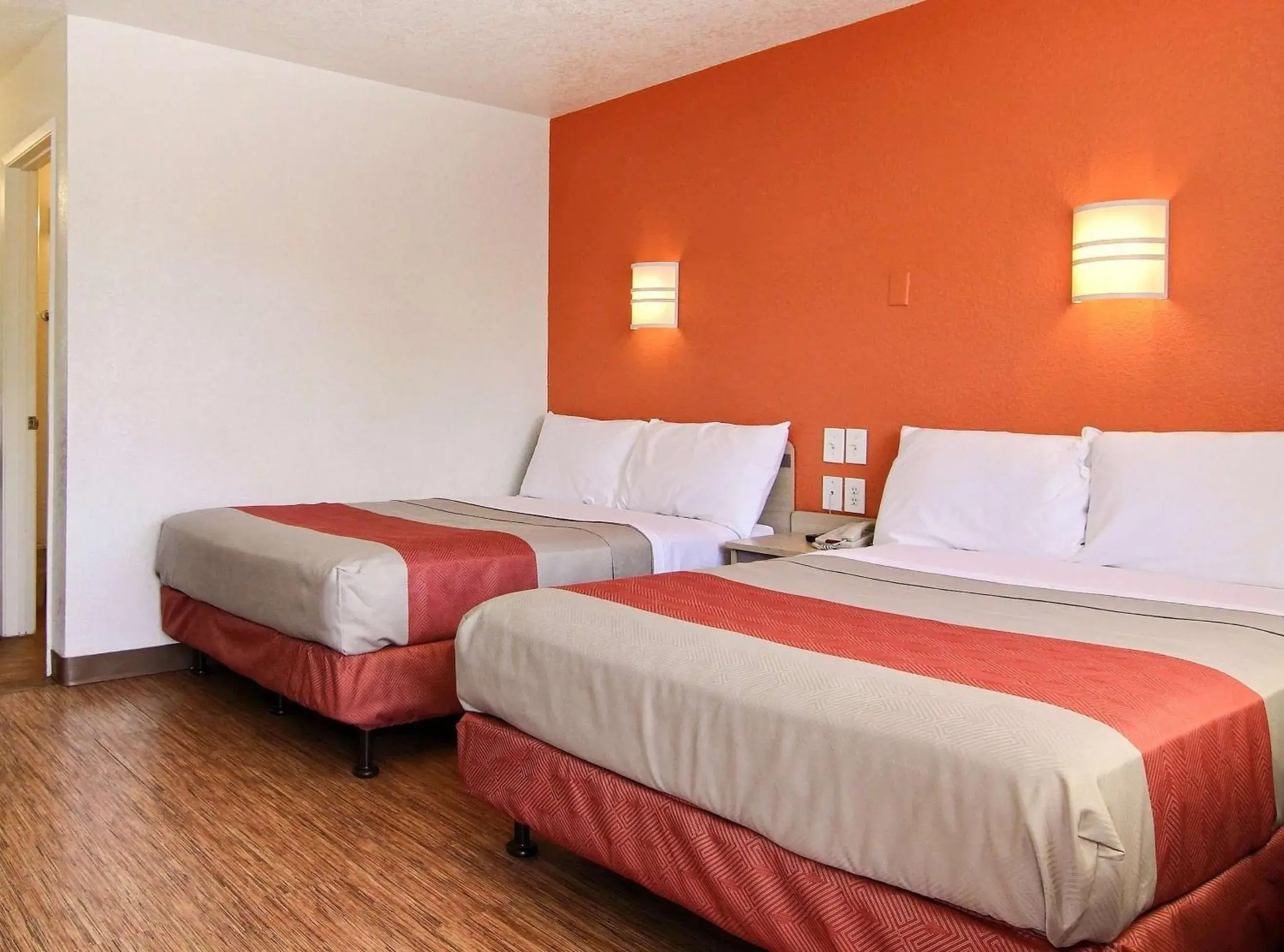 Deluxe Quadruple Room - single occupancy in Motel 6-Owensboro, KY Deluxe Quadruple Room - single occupancy in Motel 6-Owensboro, KY