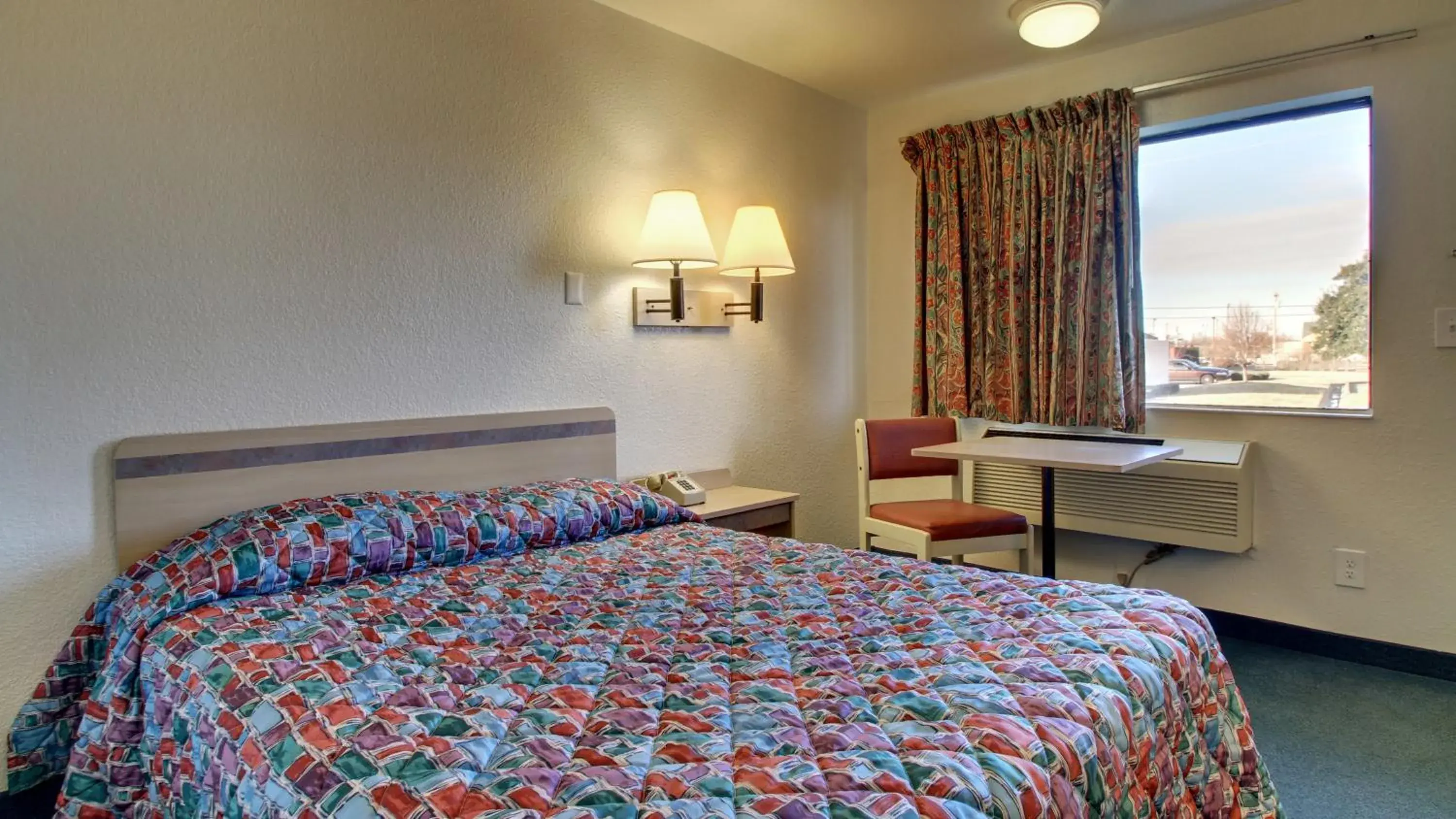 Deluxe Queen Room - Non-Smoking in Motel 6-Owensboro, KY Deluxe Queen Room - Non-Smoking in Motel 6-Owensboro, KY