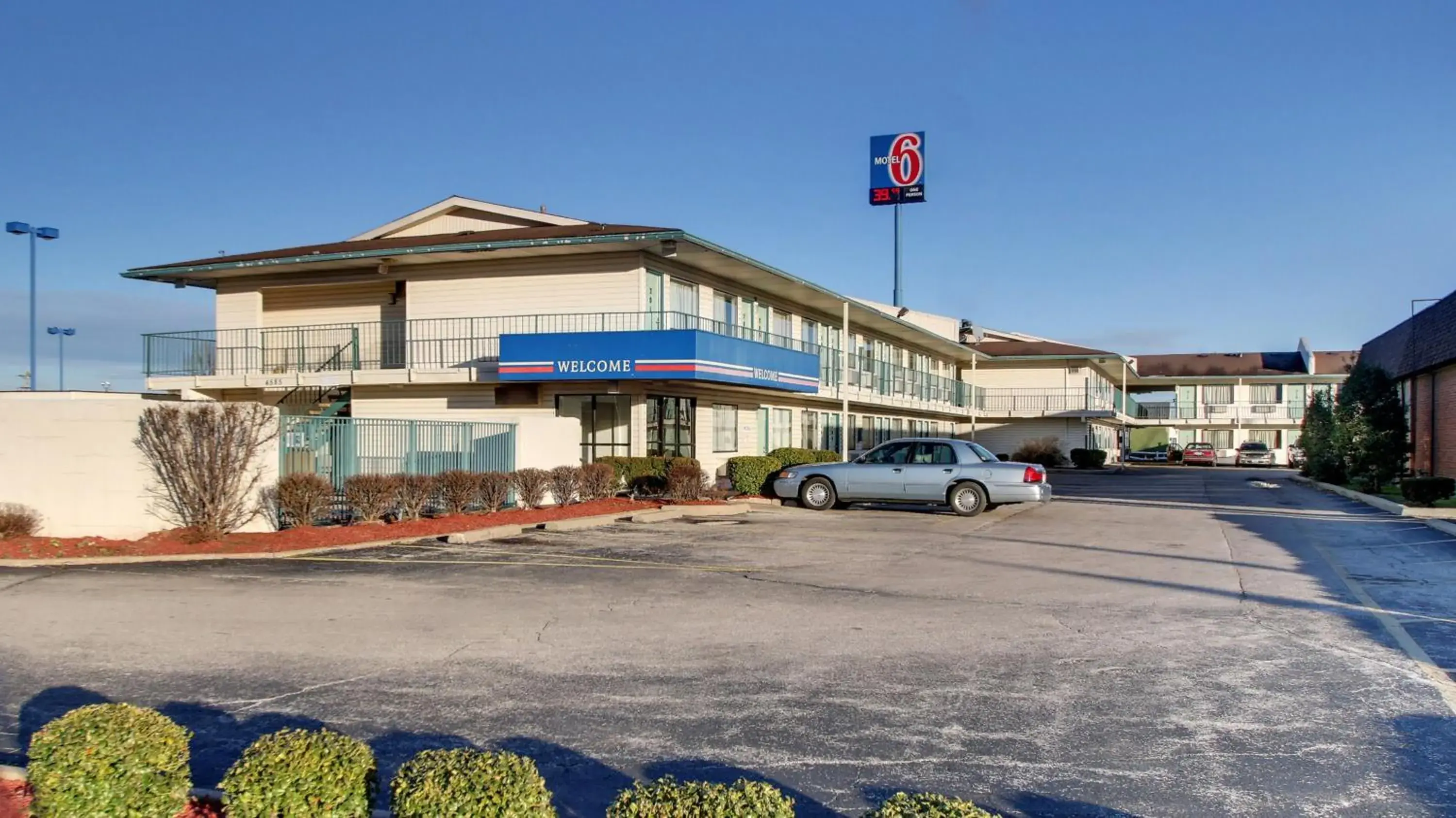 Property building in Motel 6-Owensboro, KY Property building in Motel 6-Owensboro, KY
