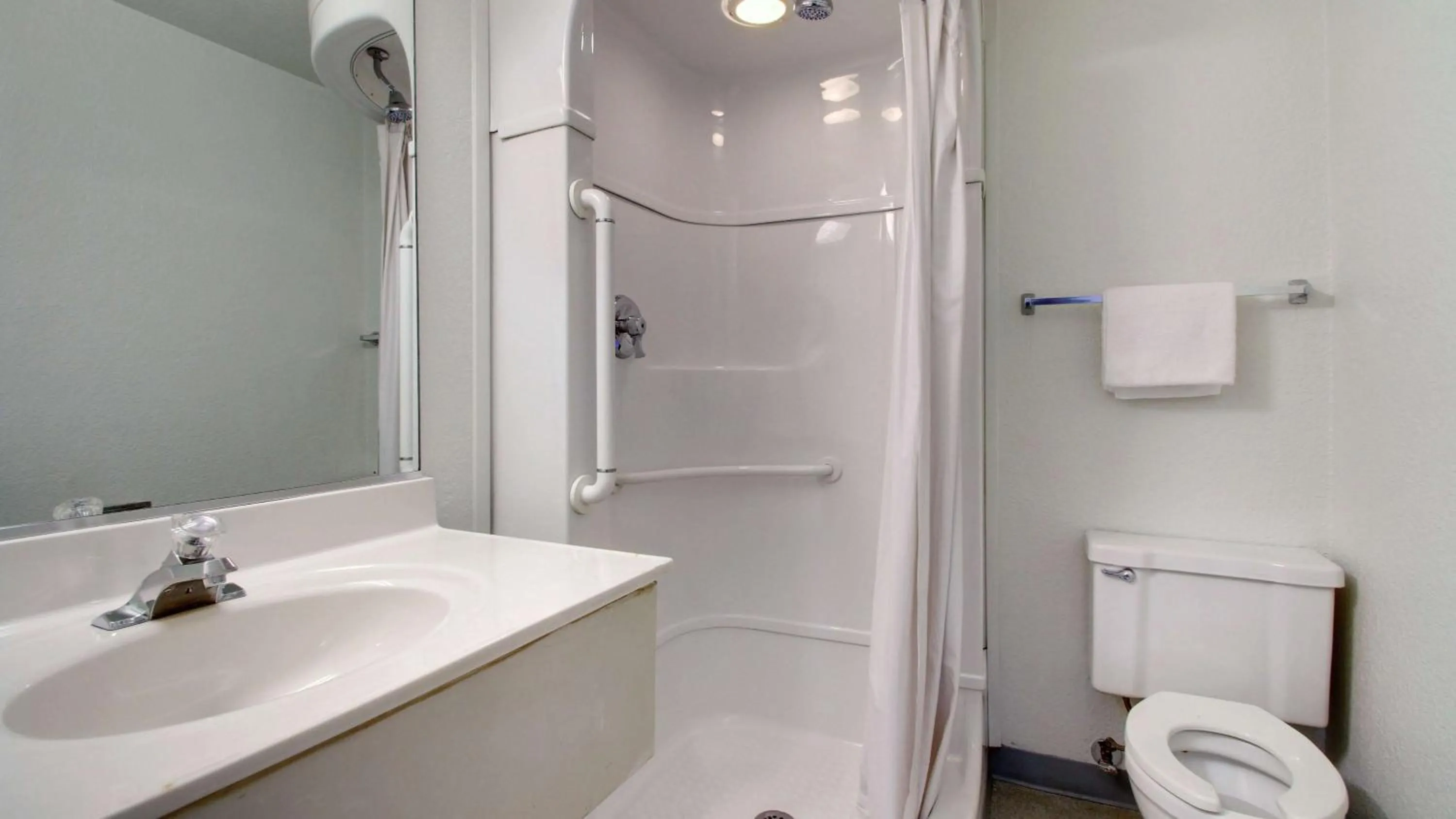 Photo of the whole room in Motel 6-Owensboro, KY