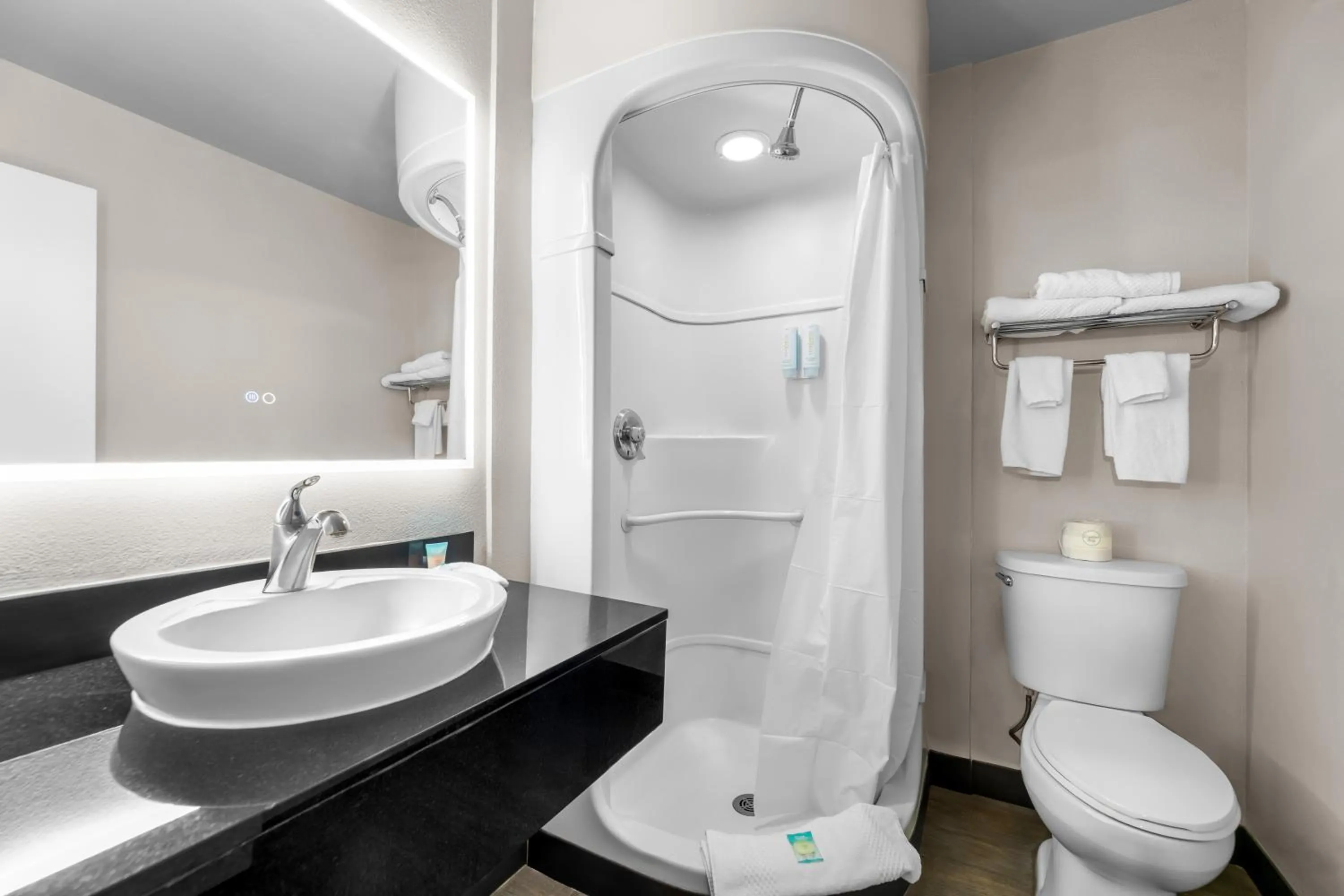 Shower in Park Inn by Radisson, Winnemucca