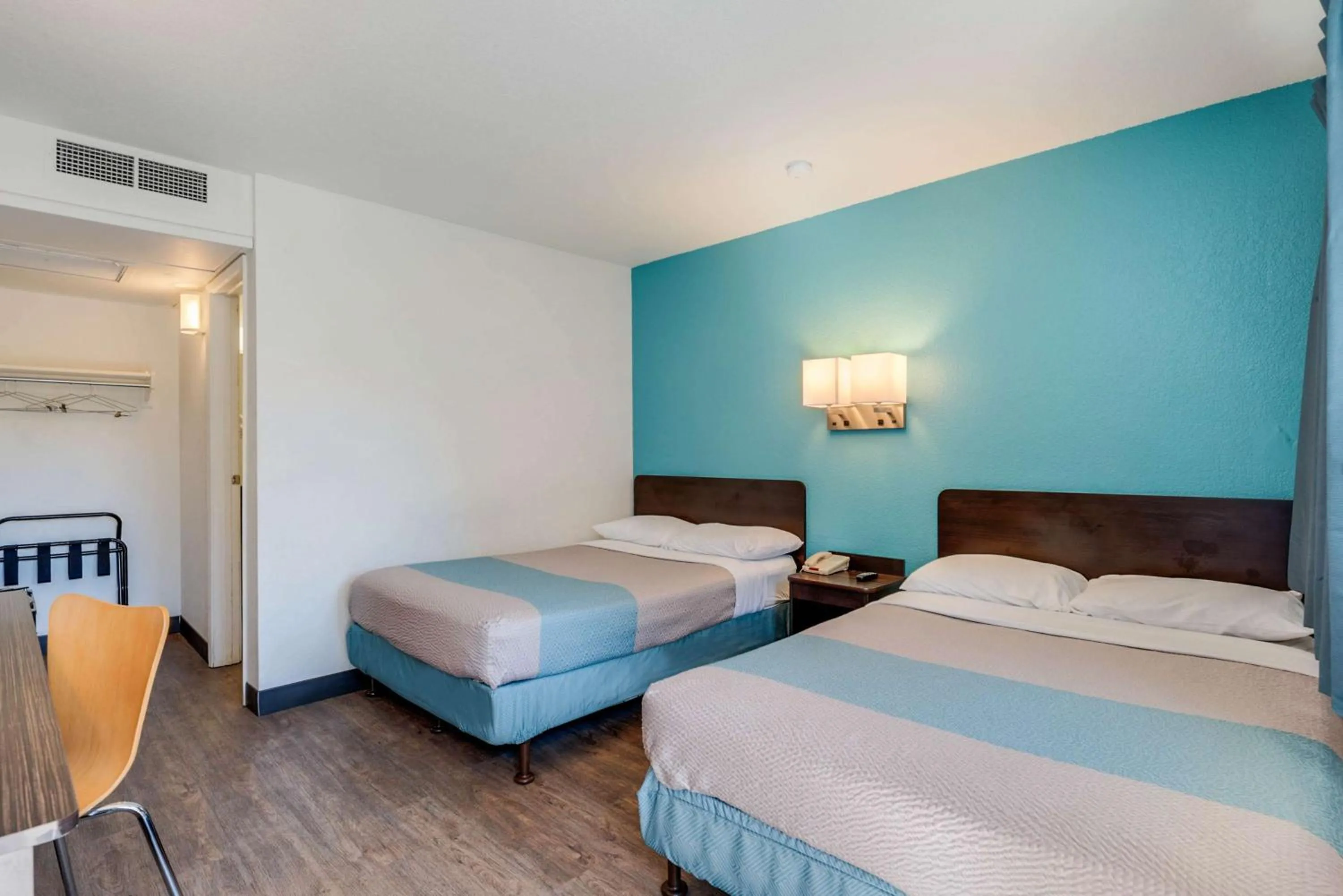 Photo of the whole room, Bed in Motel 6-Winnemucca, NV