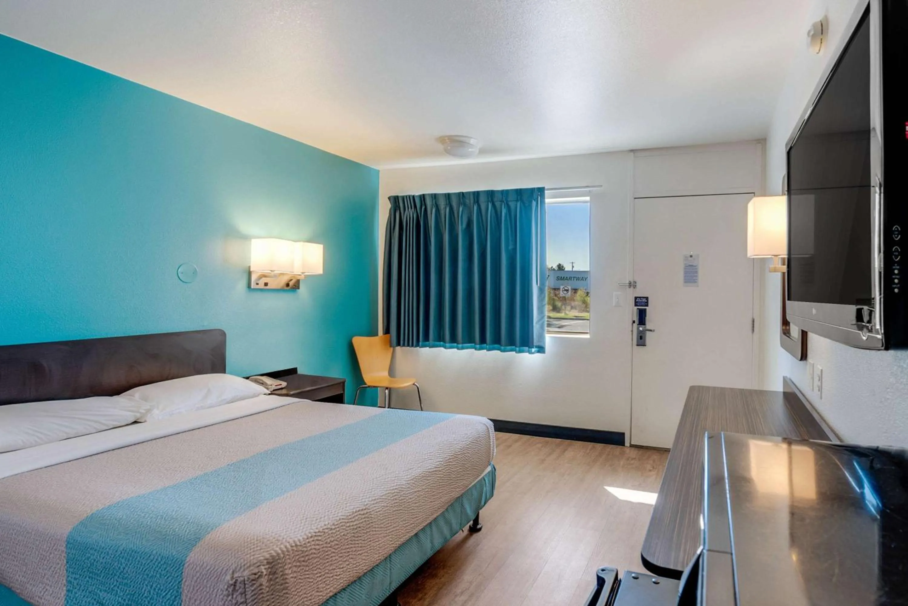 Photo of the whole room, Bed in Motel 6-Winnemucca, NV