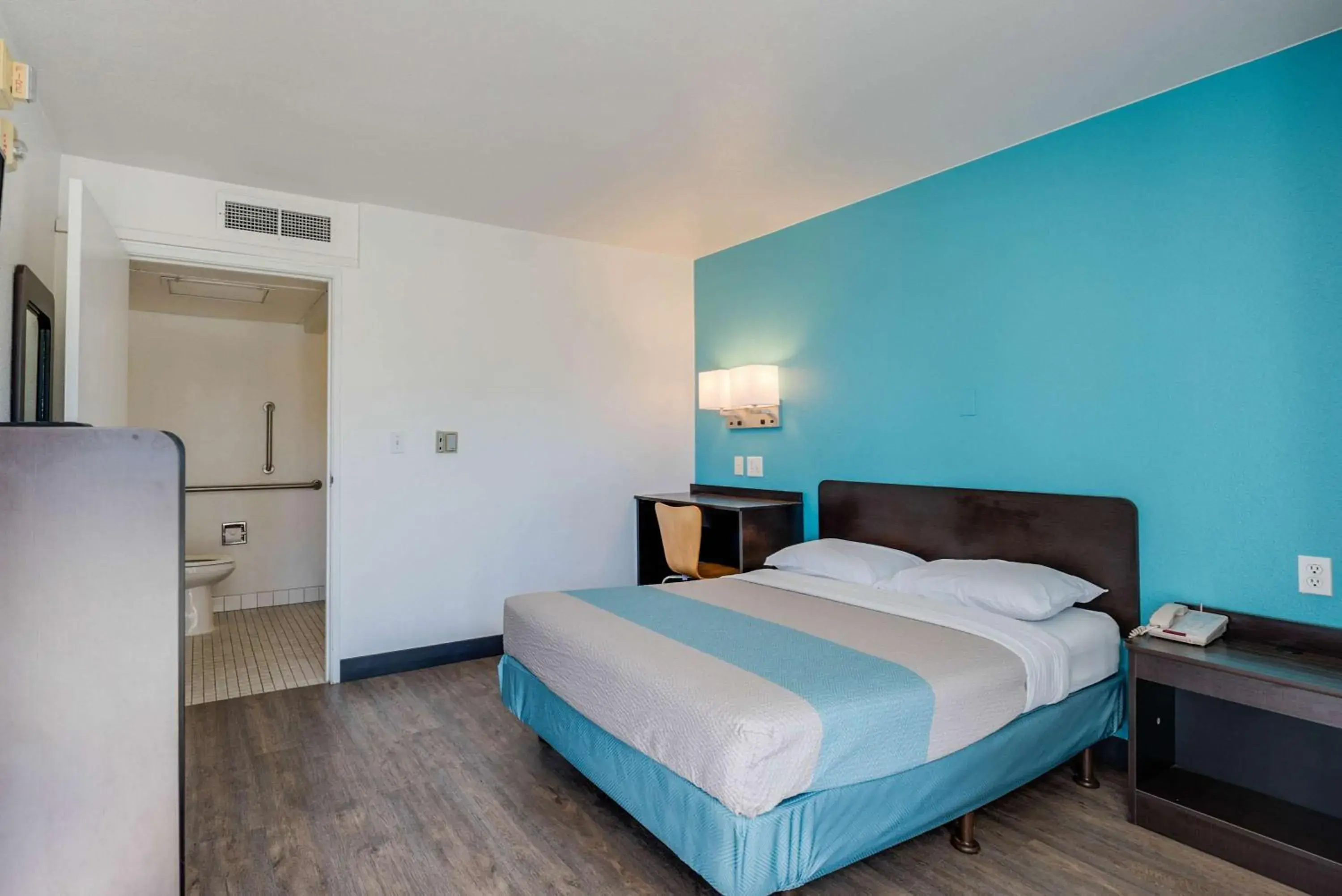 Photo of the whole room, Bed in Motel 6-Winnemucca, NV Photo of the whole room, Bed in Motel 6-Winnemucca, NV