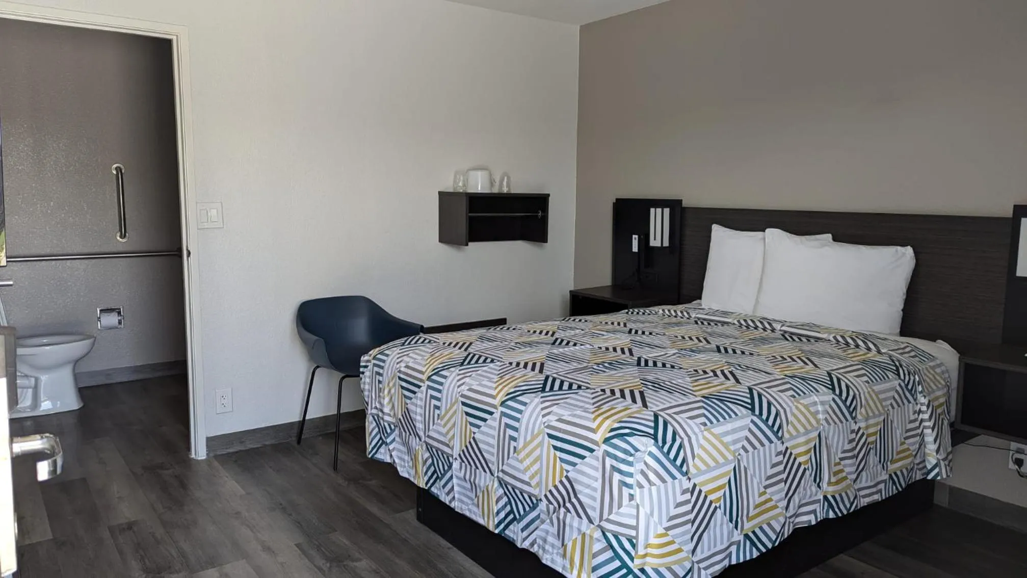 Bed in Motel 6-Victoria, TX