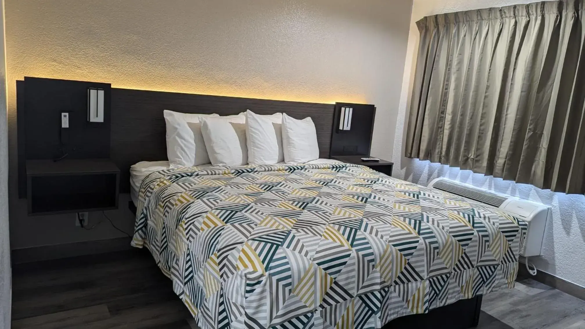 Bed in Motel 6-Victoria, TX Bed in Motel 6-Victoria, TX