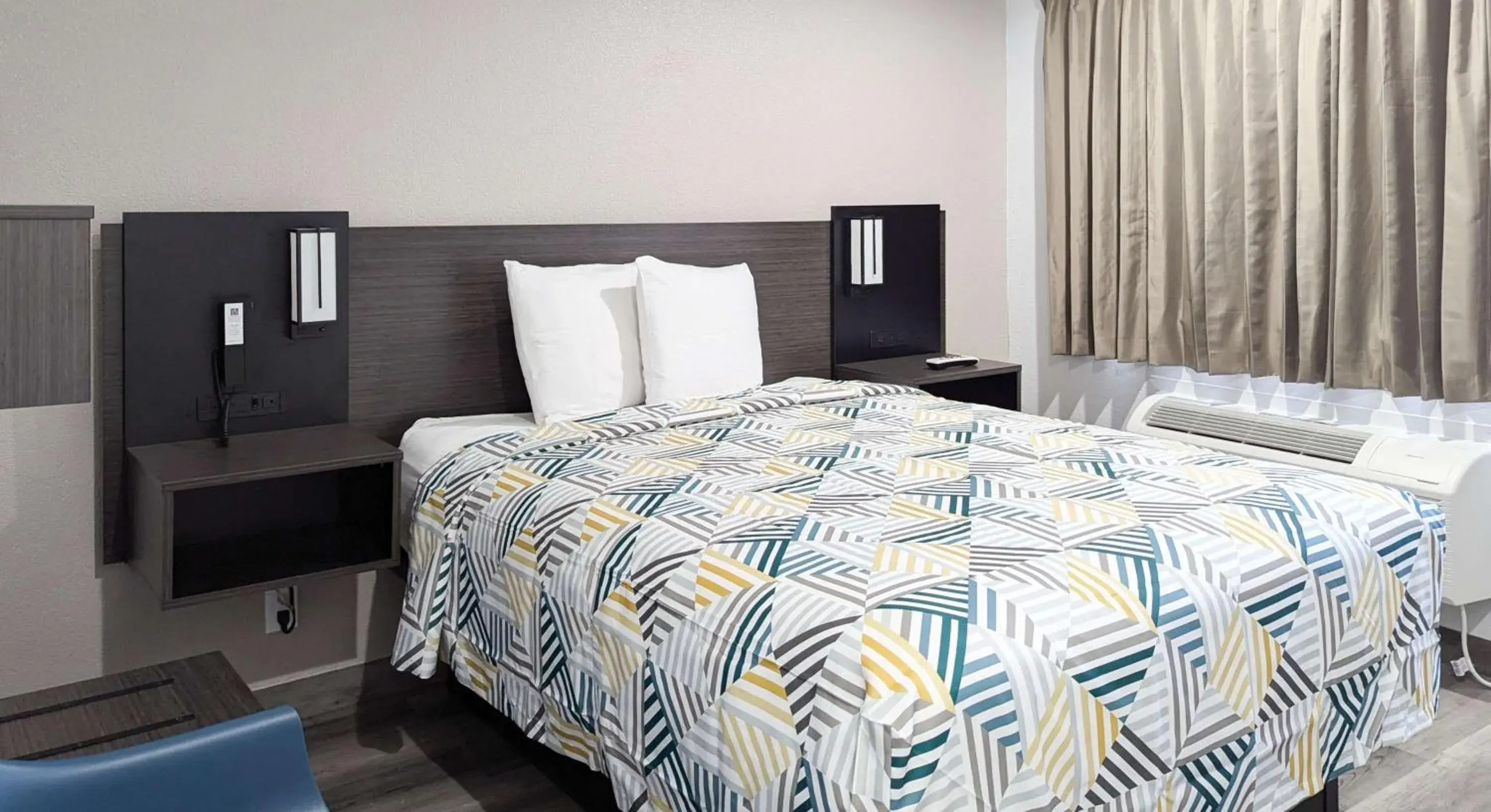 Bedroom, Bed in Motel 6-Victoria, TX Bedroom, Bed in Motel 6-Victoria, TX