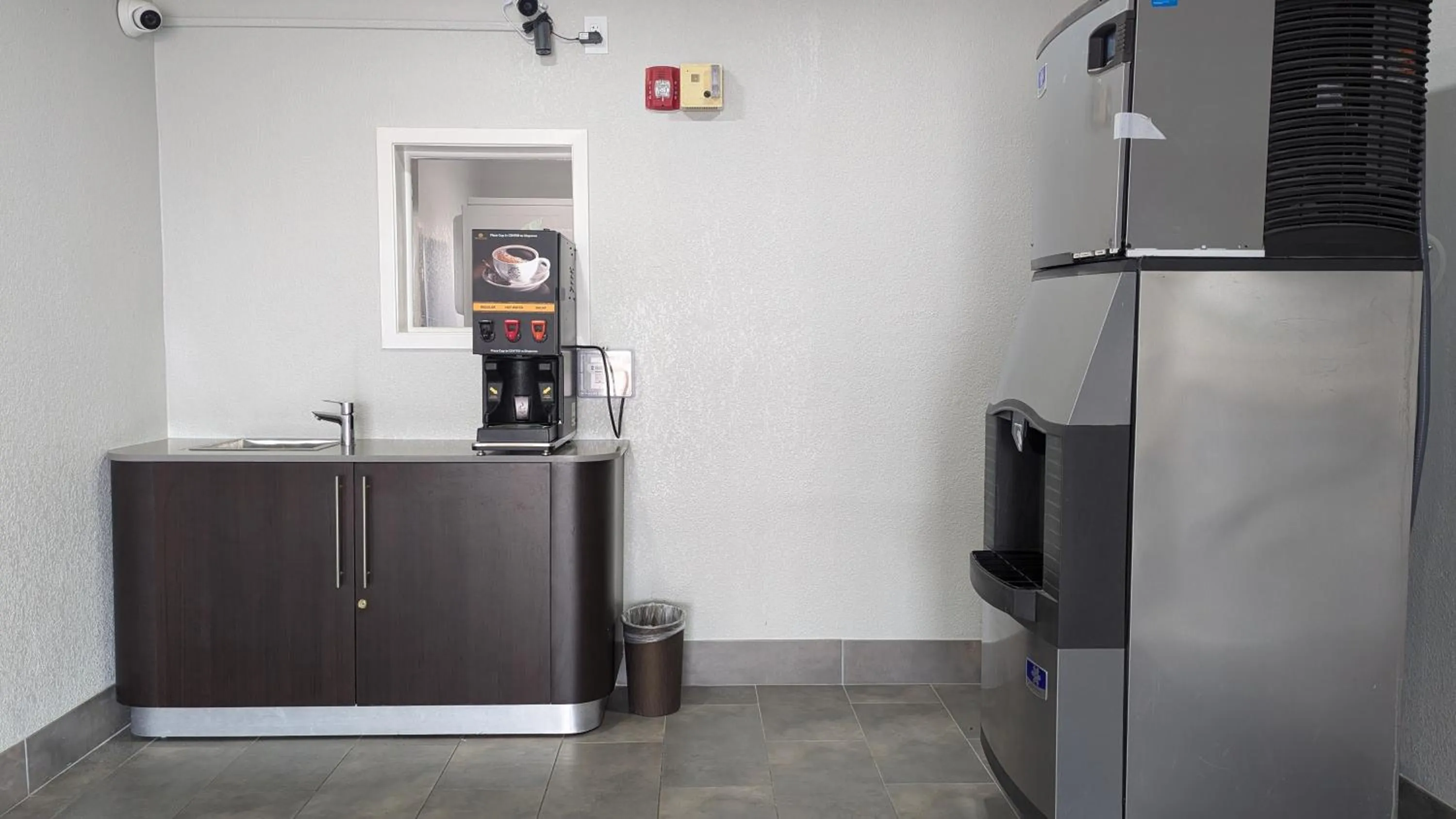 vending machine in Motel 6-Victoria, TX