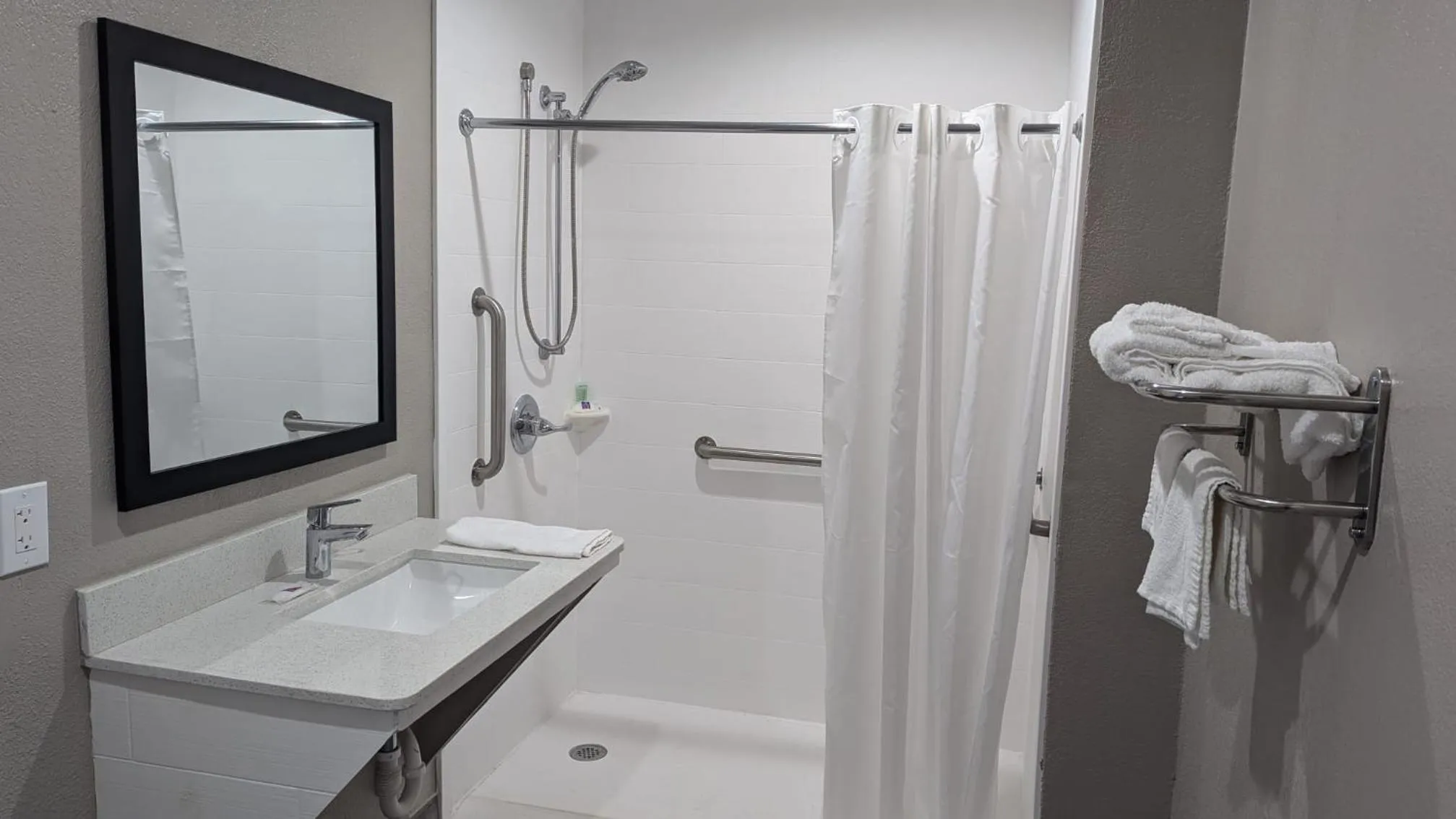 Bathroom in Motel 6-Victoria, TX