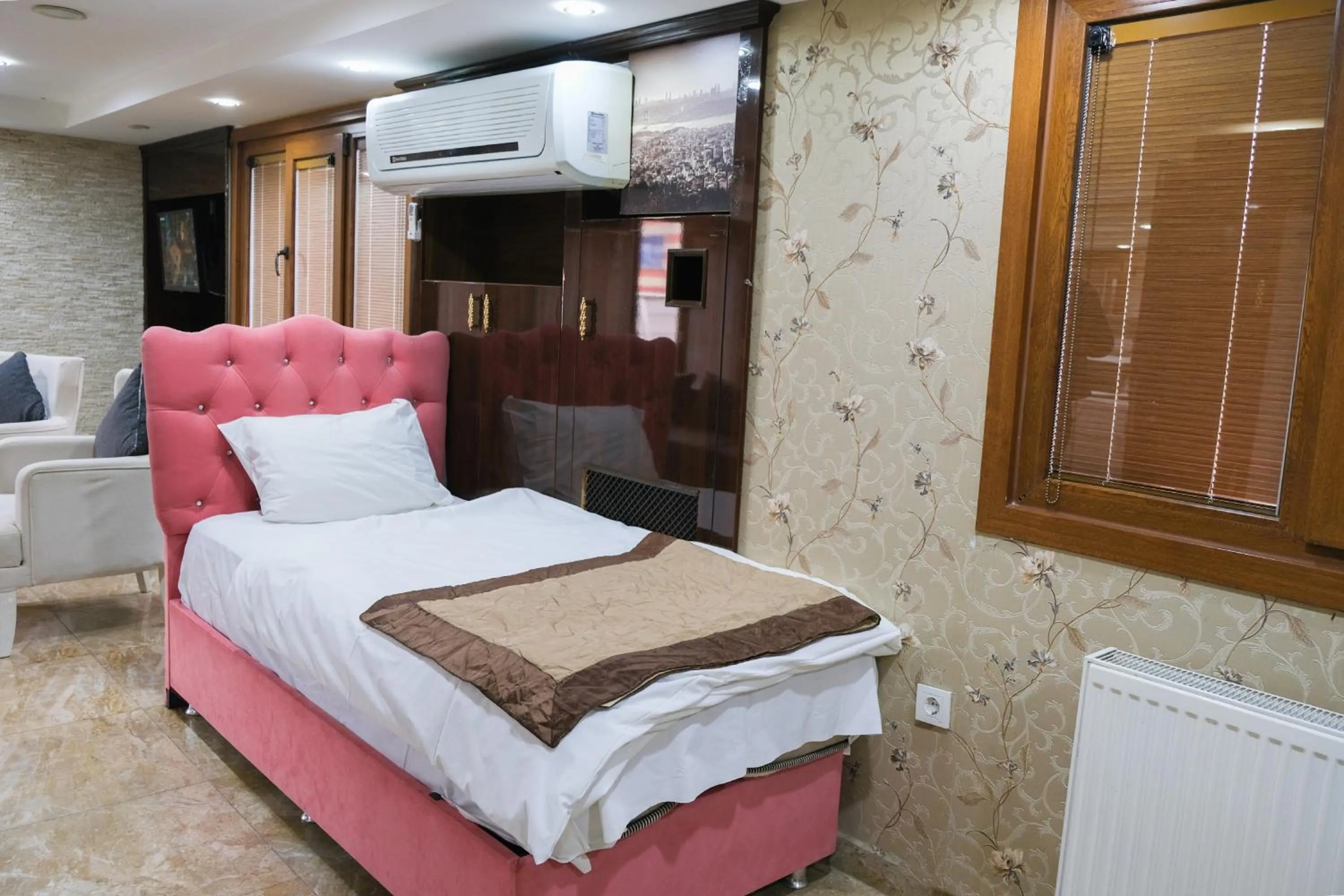 Bed in Florya House Hotel